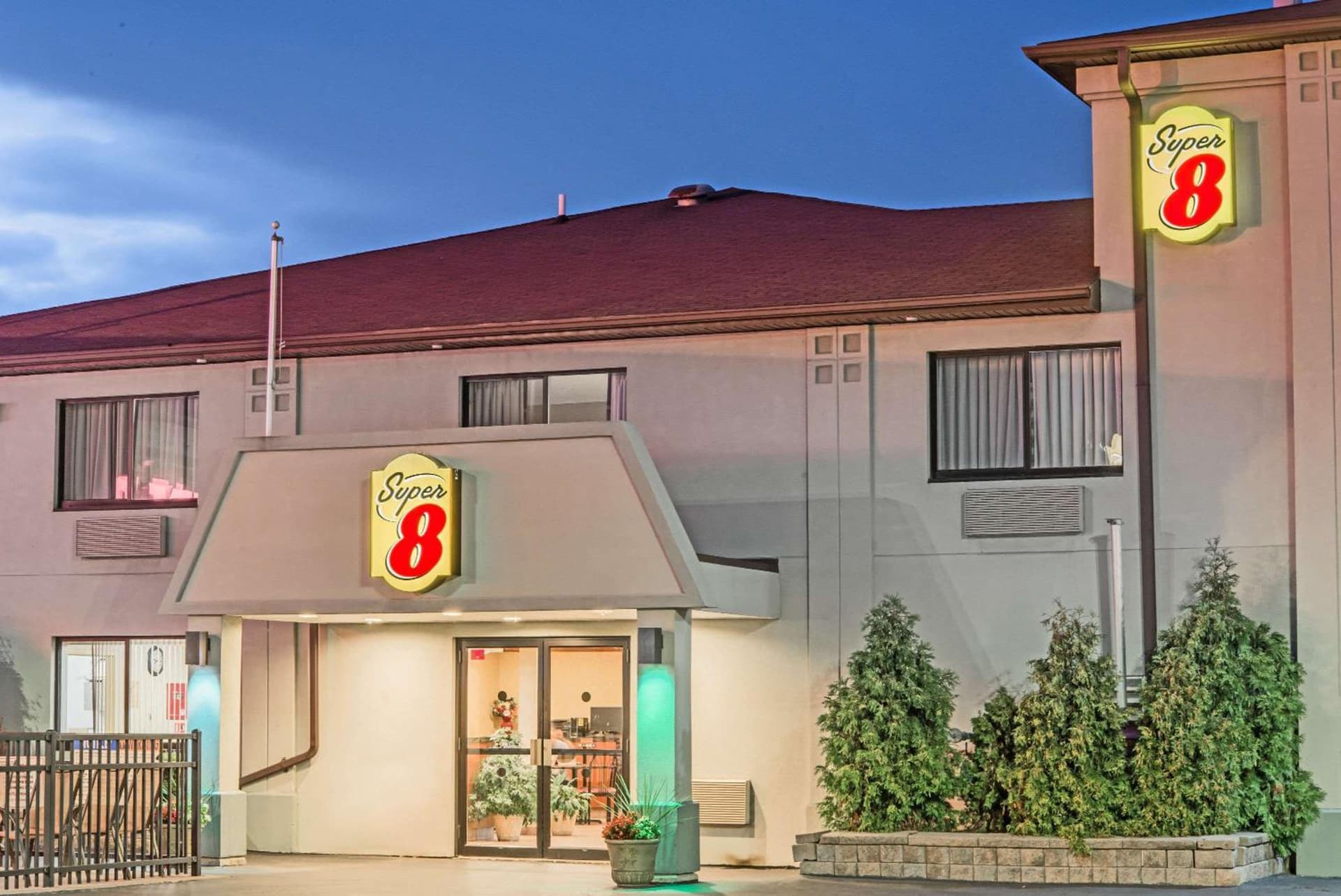 Super 8 by Wyndham Niagara Falls featured exterior or lobby in Niagara Falls, NY — similar hotel