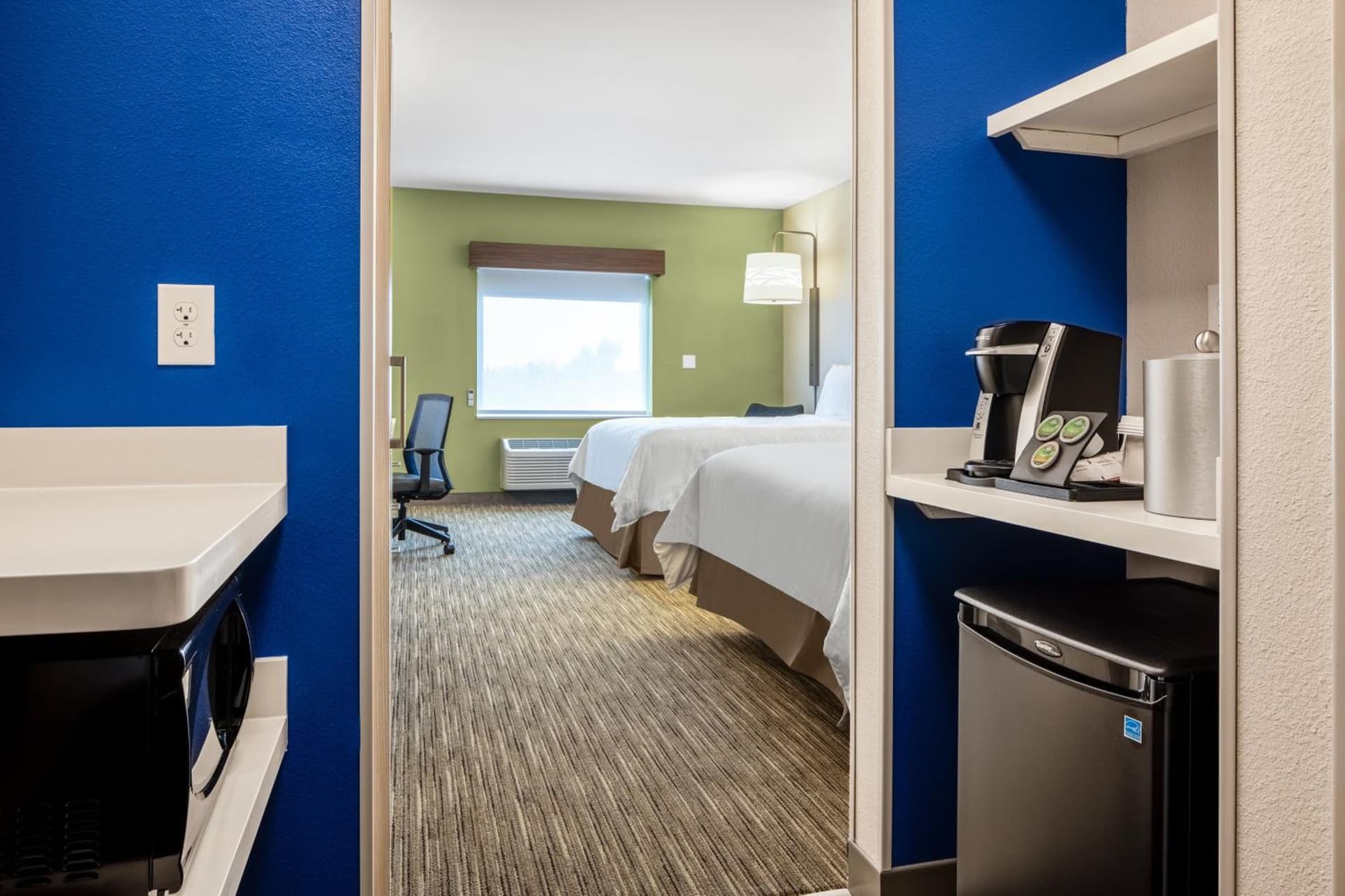 Holiday Inn Express & Suites Ft Myers Beach-Sanibel Gateway by IHG gallery photo in Fort Myers Beach, FL — image 32