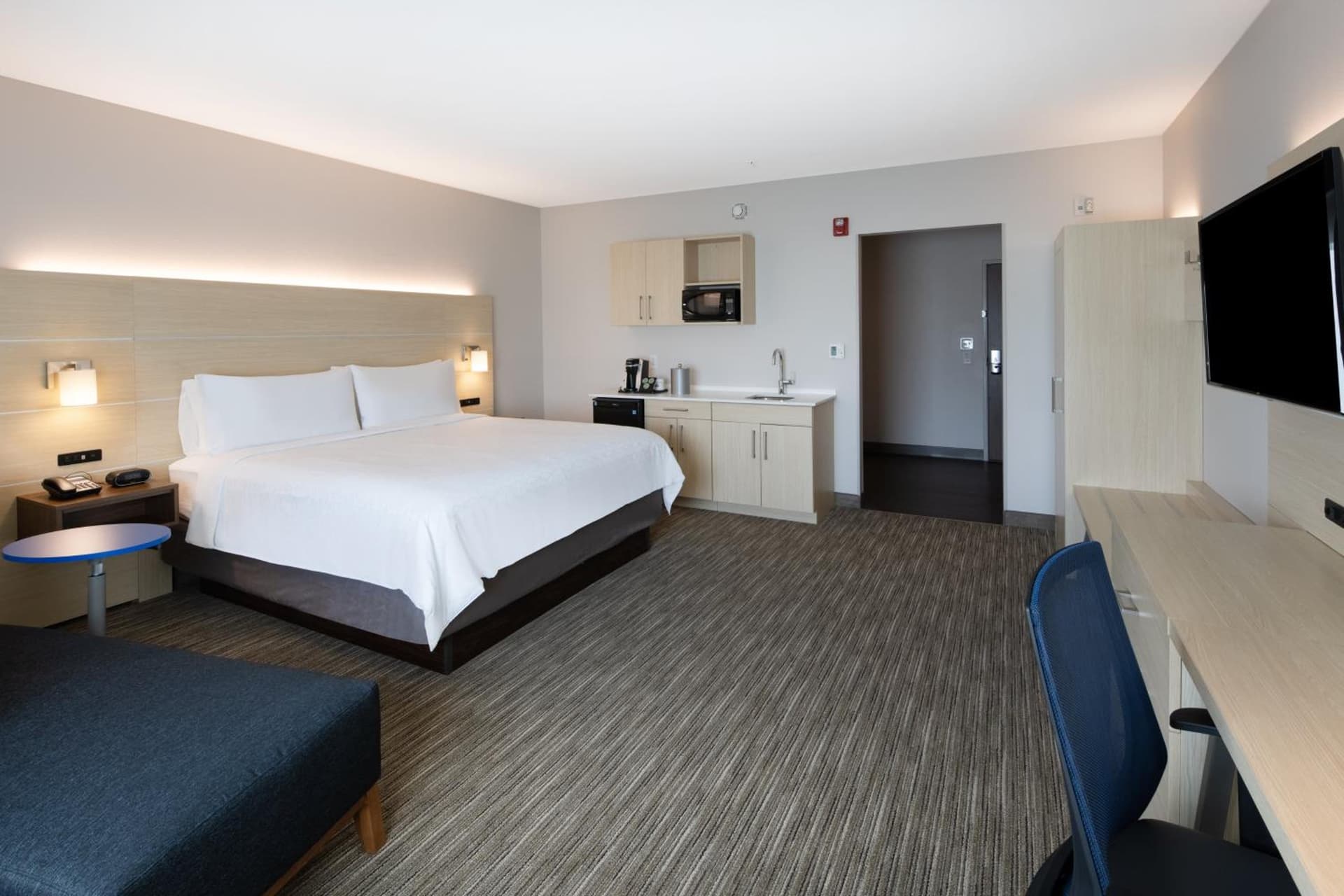 Holiday Inn Express & Suites Ft Myers Beach-Sanibel Gateway by IHG gallery photo in Fort Myers Beach, FL — image 6