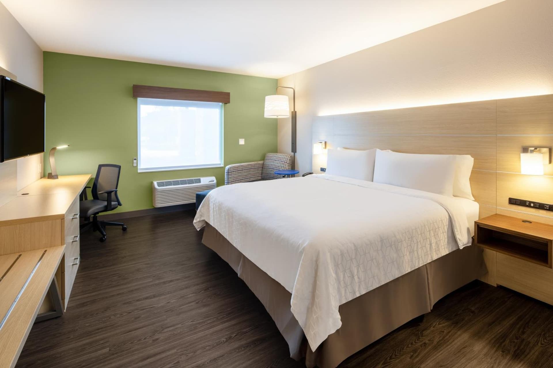 Holiday Inn Express & Suites Ft Myers Beach-Sanibel Gateway by IHG gallery photo in Fort Myers Beach, FL — image 24