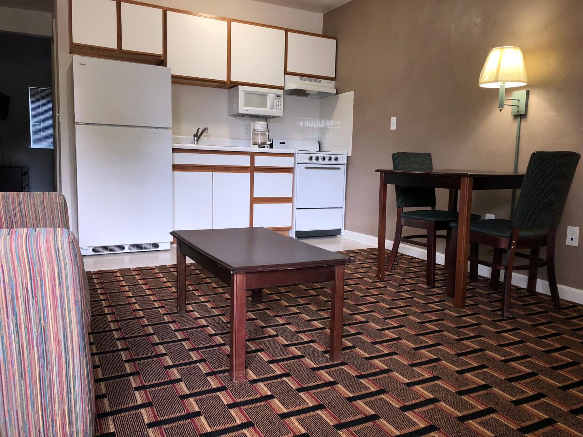Affordable Suites Burlington gallery photo in Burlington, NC — image 13