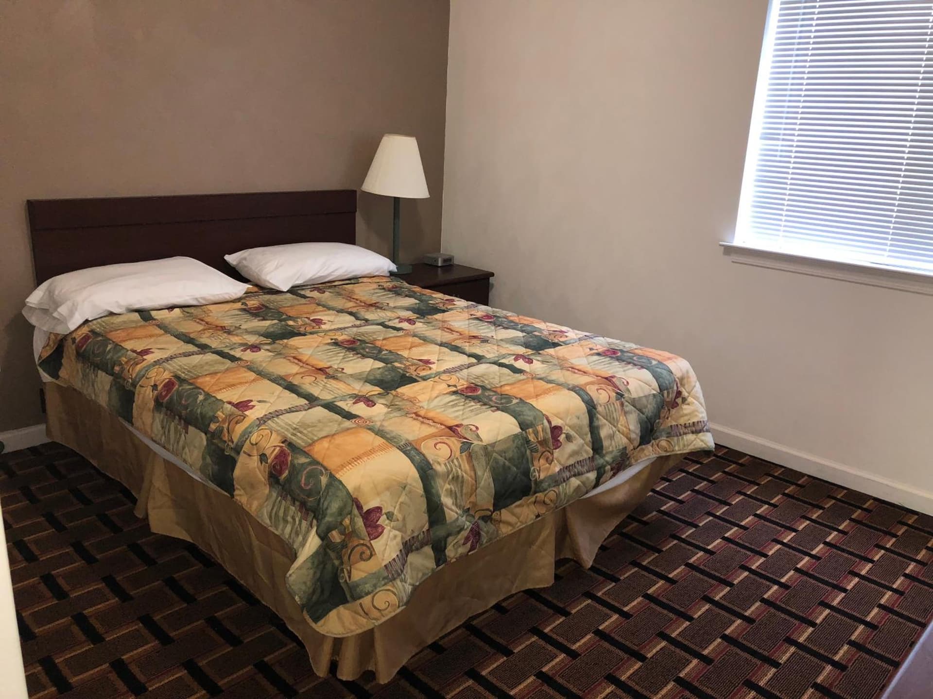 Affordable Suites Burlington gallery photo in Burlington, NC — image 11