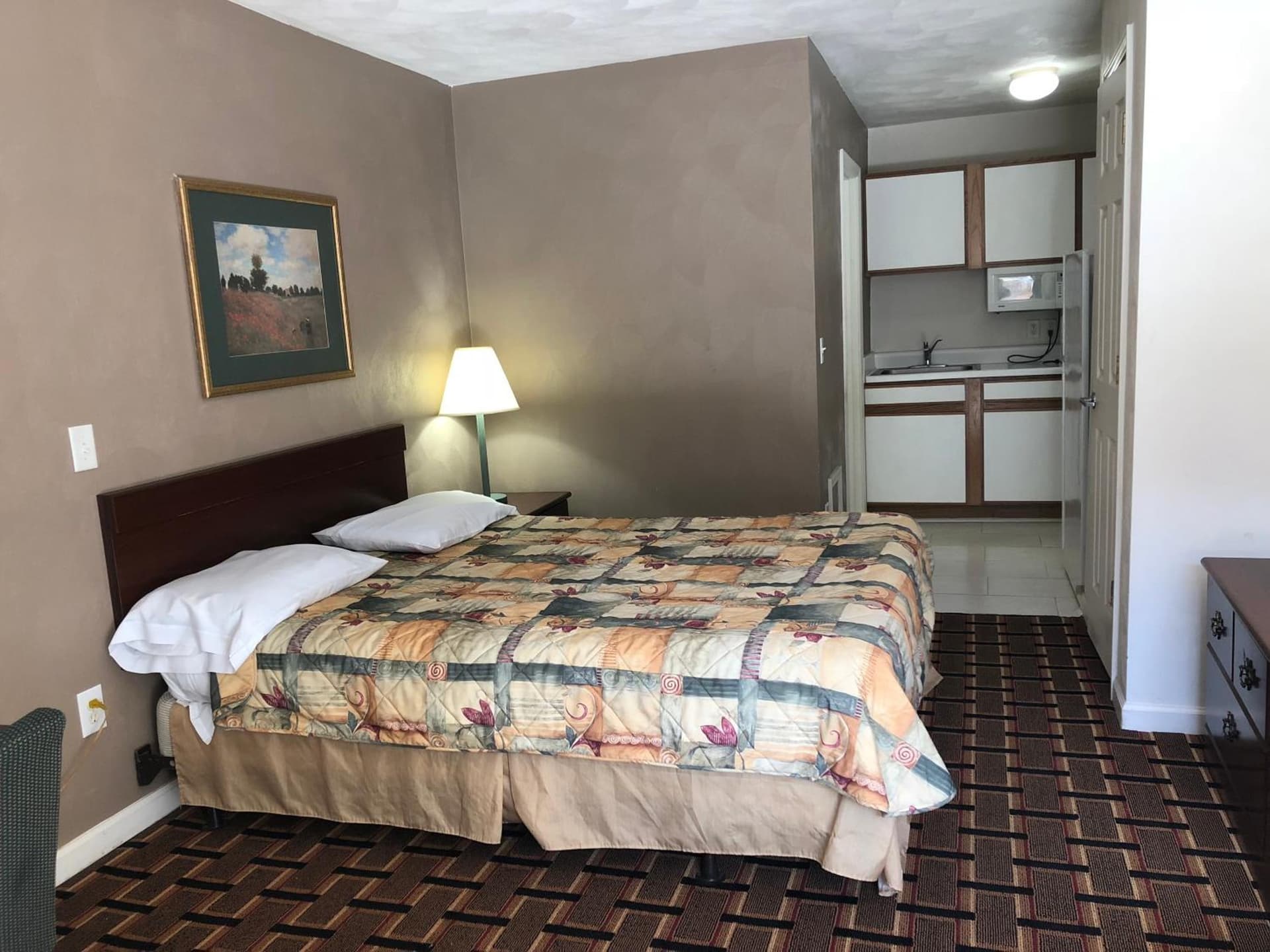 Affordable Suites Burlington interior in Burlington, NC — gallery photo 2