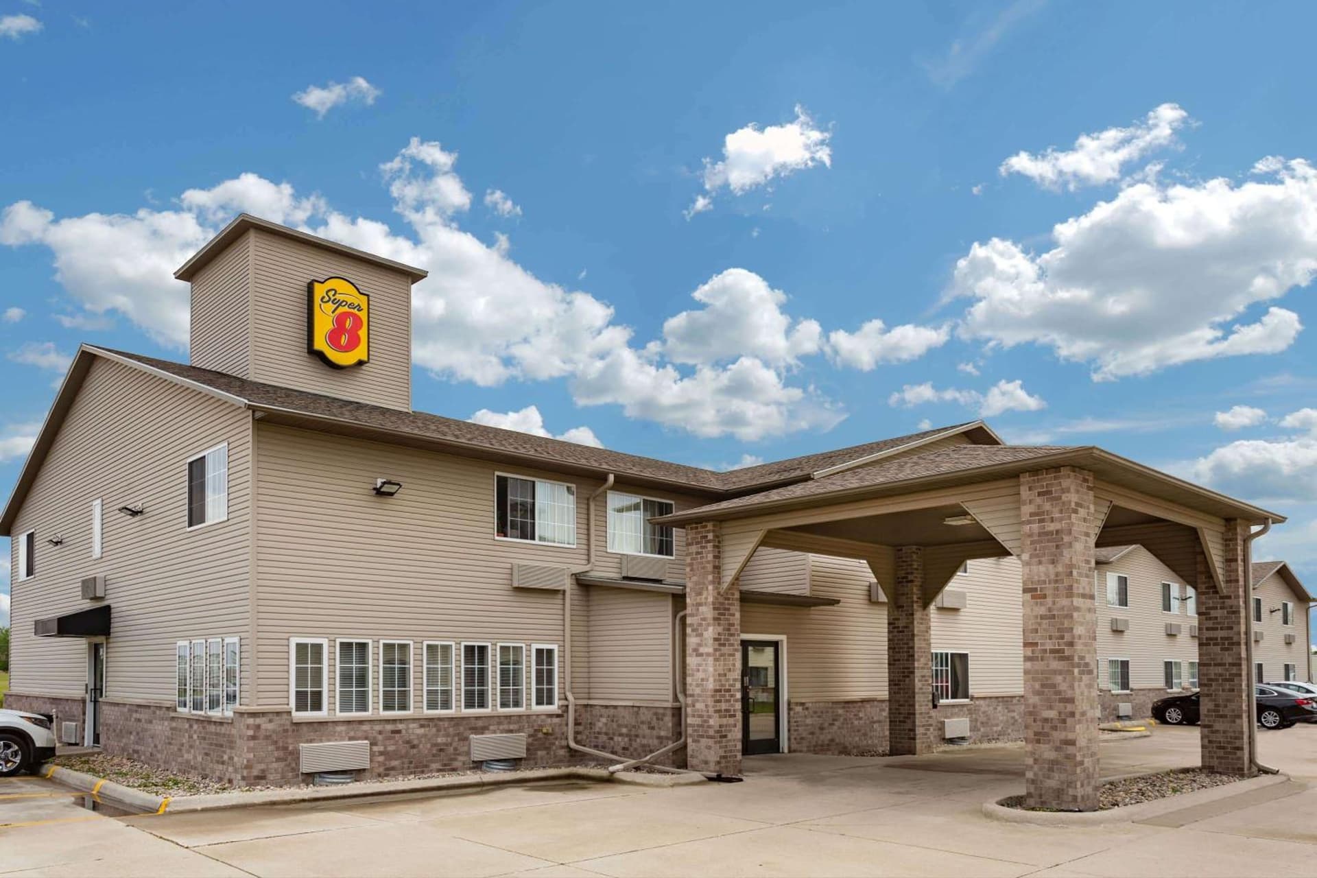 Super 8 by Wyndham Fort Dodge IA property views in Fort Dodge, IA — gallery photo 3