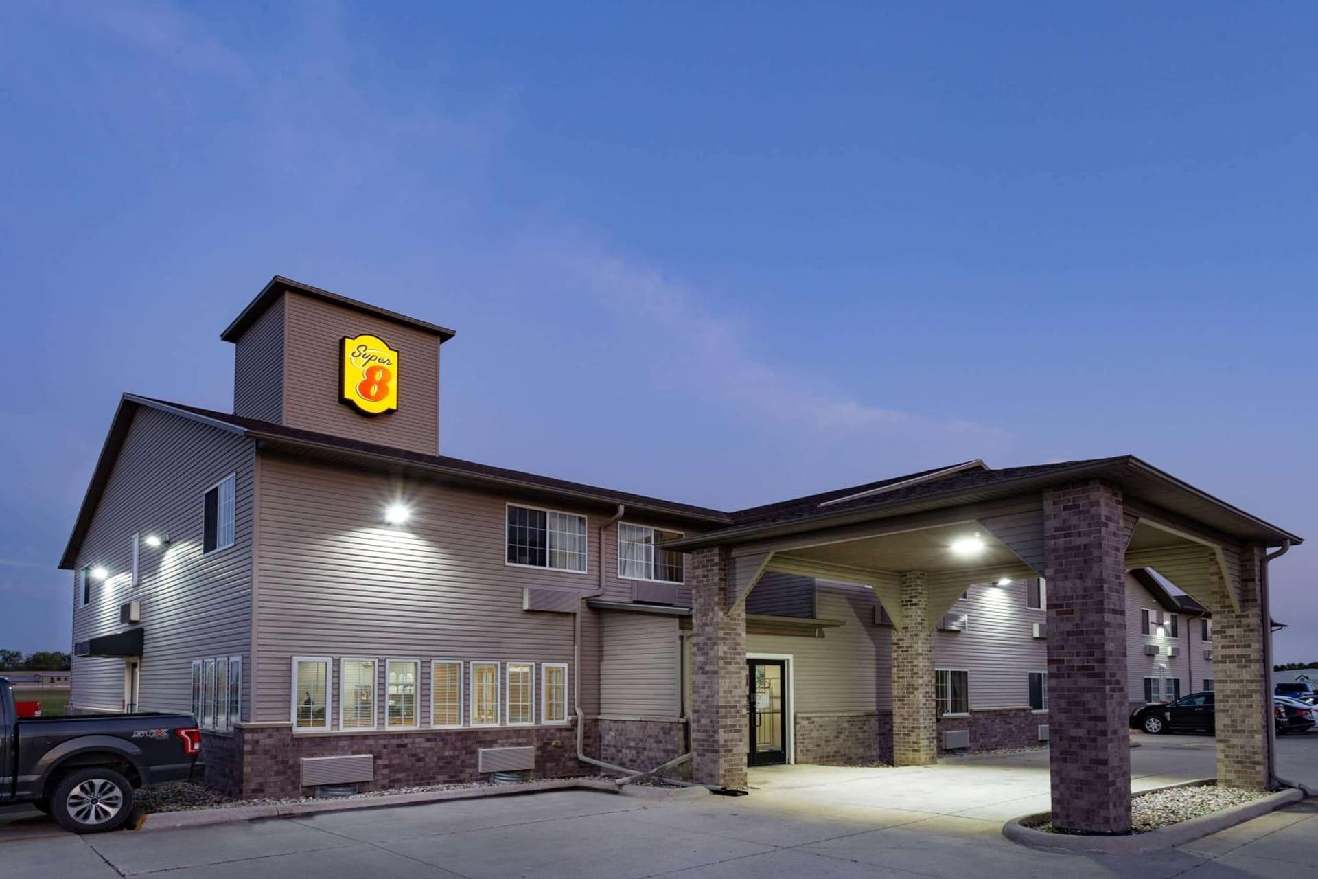 Super 8 by Wyndham Fort Dodge IA interior in Fort Dodge, IA — gallery photo 2