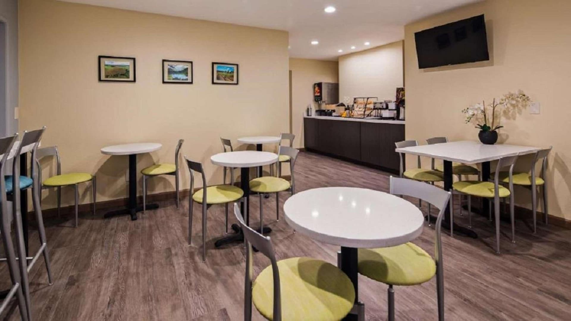 SureStay Hotel by Best Western Fairfield Napa Valley gallery photo in Fairfield, CA — image 7