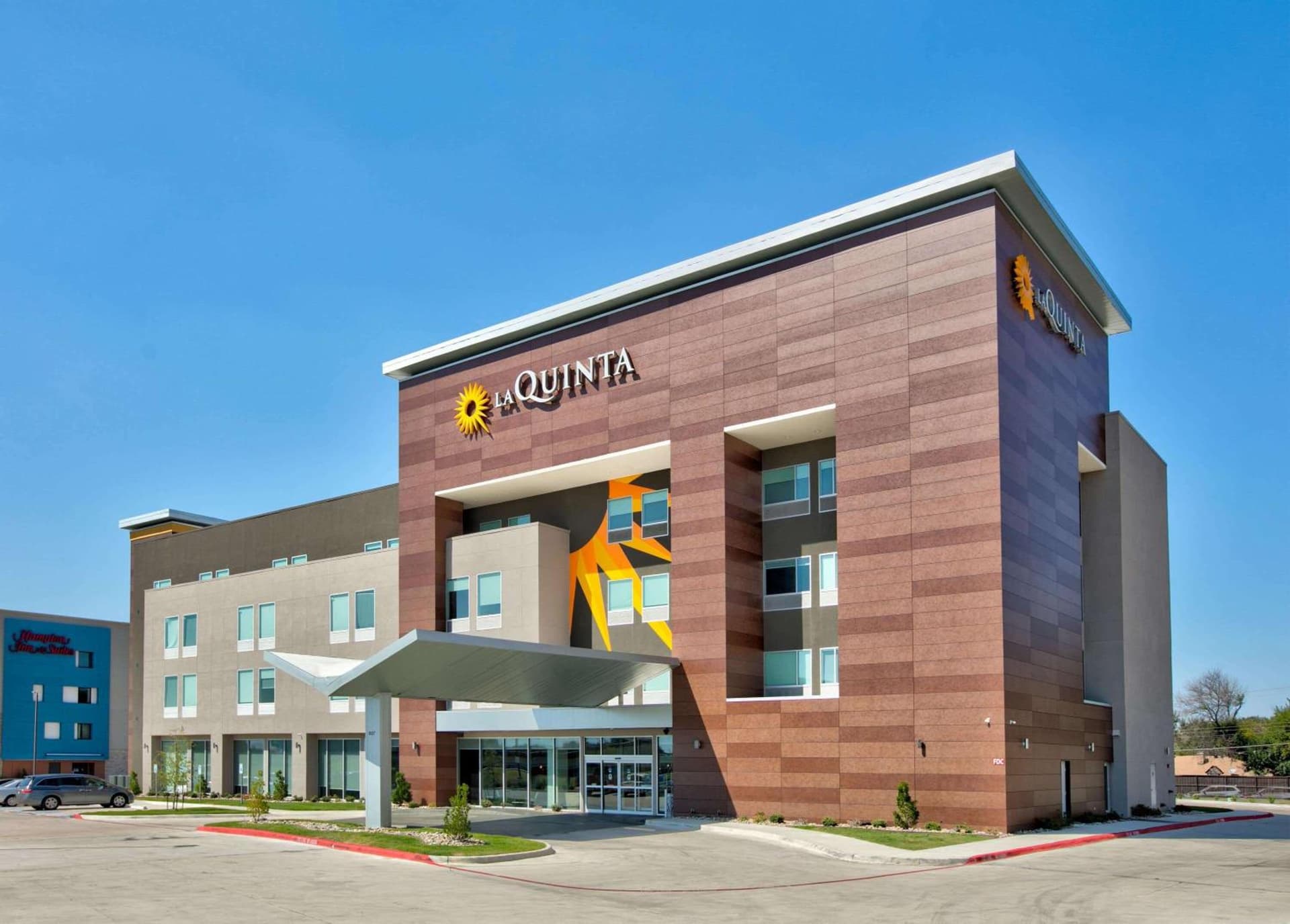 La Quinta Inn & Suites by Wyndham Dallas/Fairpark property views in Dallas, TX — gallery photo 3