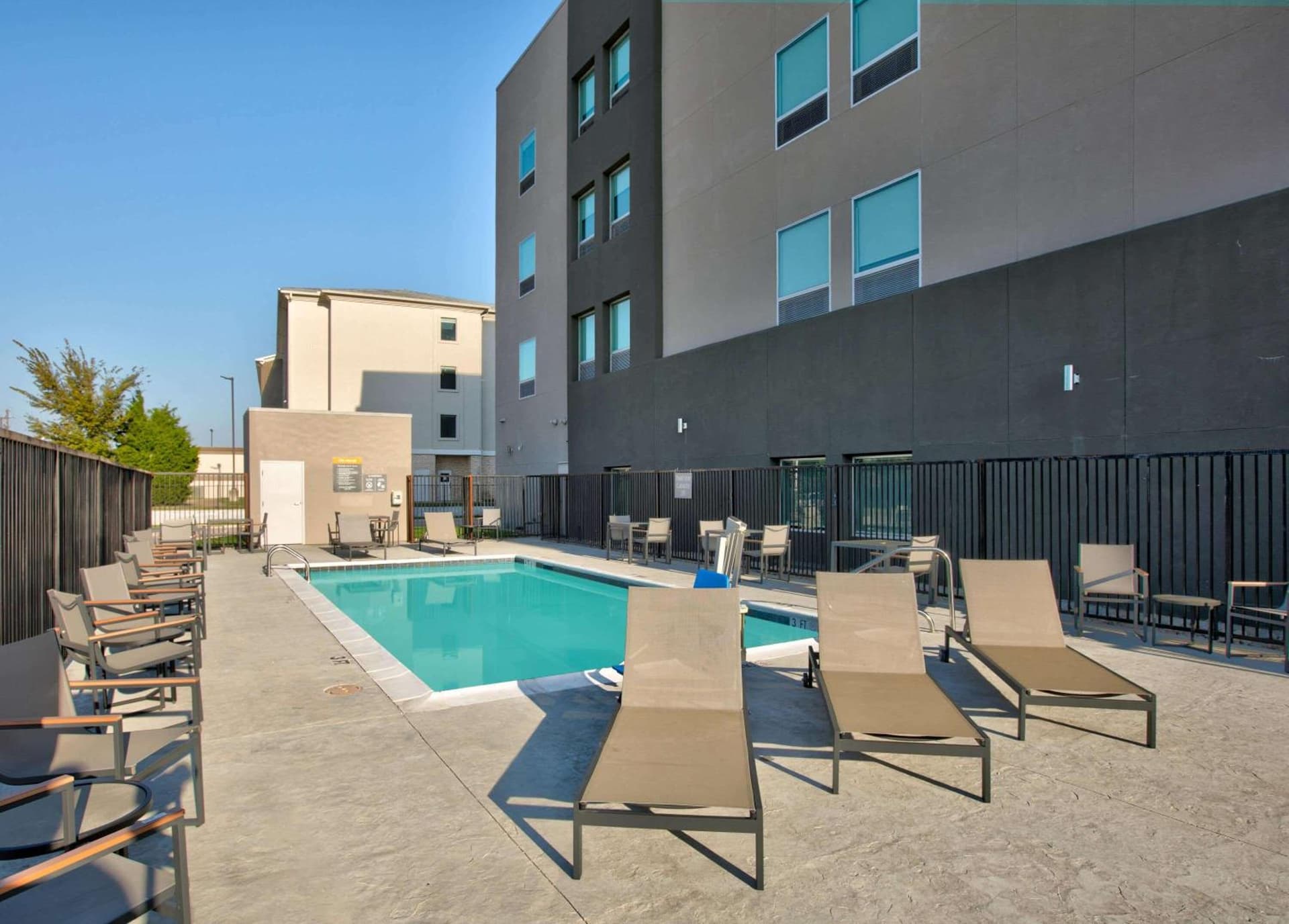 La Quinta Inn & Suites by Wyndham Dallas/Fairpark gallery photo in Dallas, TX — image 40