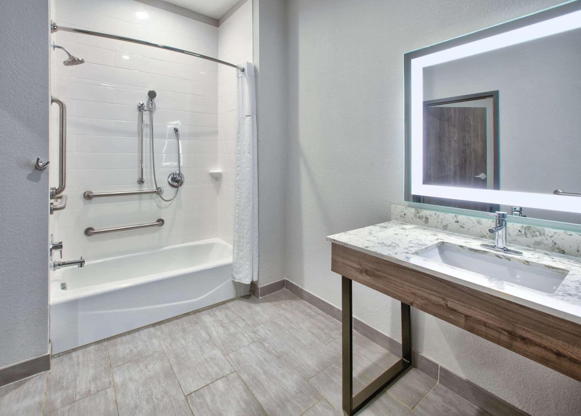 La Quinta Inn & Suites by Wyndham Dallas/Fairpark gallery photo in Dallas, TX — image 5