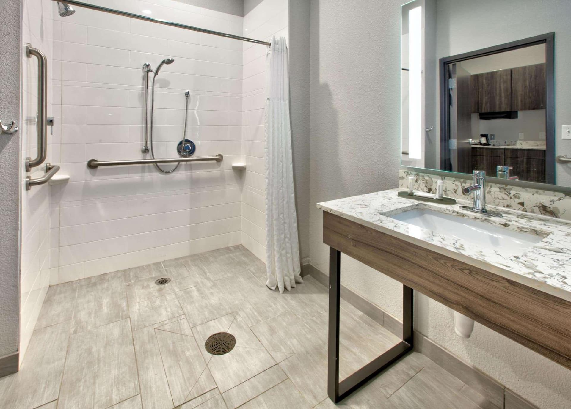 La Quinta Inn & Suites by Wyndham Dallas/Fairpark gallery photo in Dallas, TX — image 60