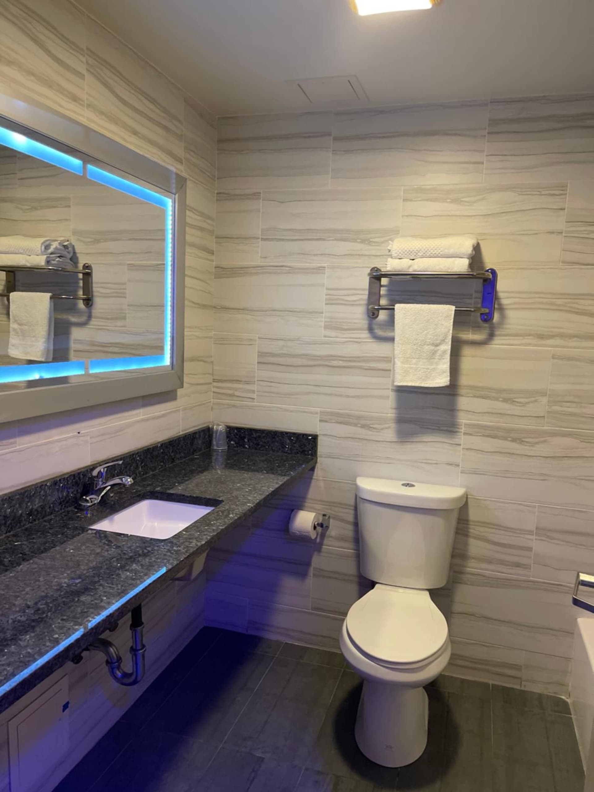 7 Days Hotel property views in Bronx, NY — gallery photo 3
