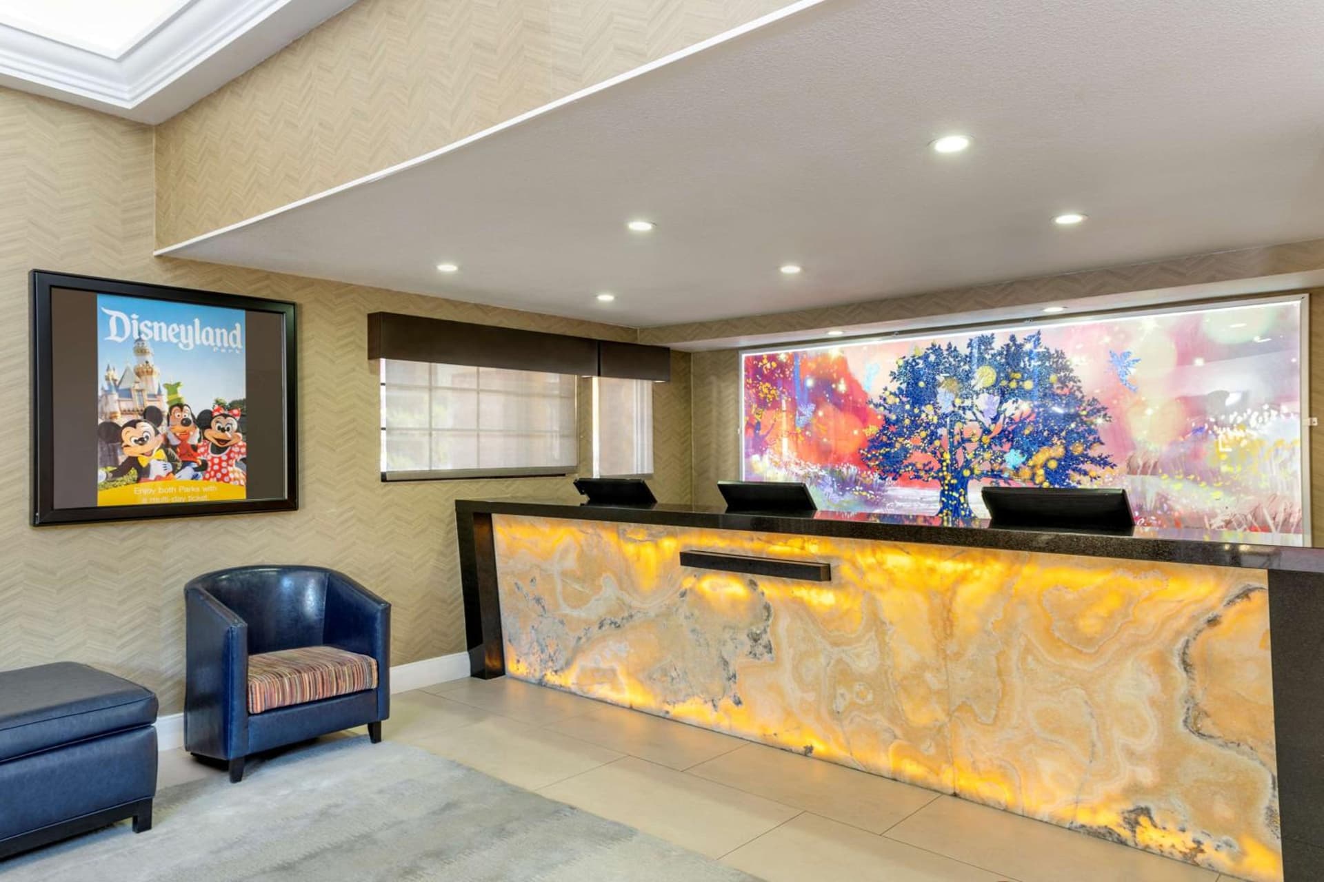 Best Western Plus Raffles Inn & Suites property views in Anaheim, CA — gallery photo 3