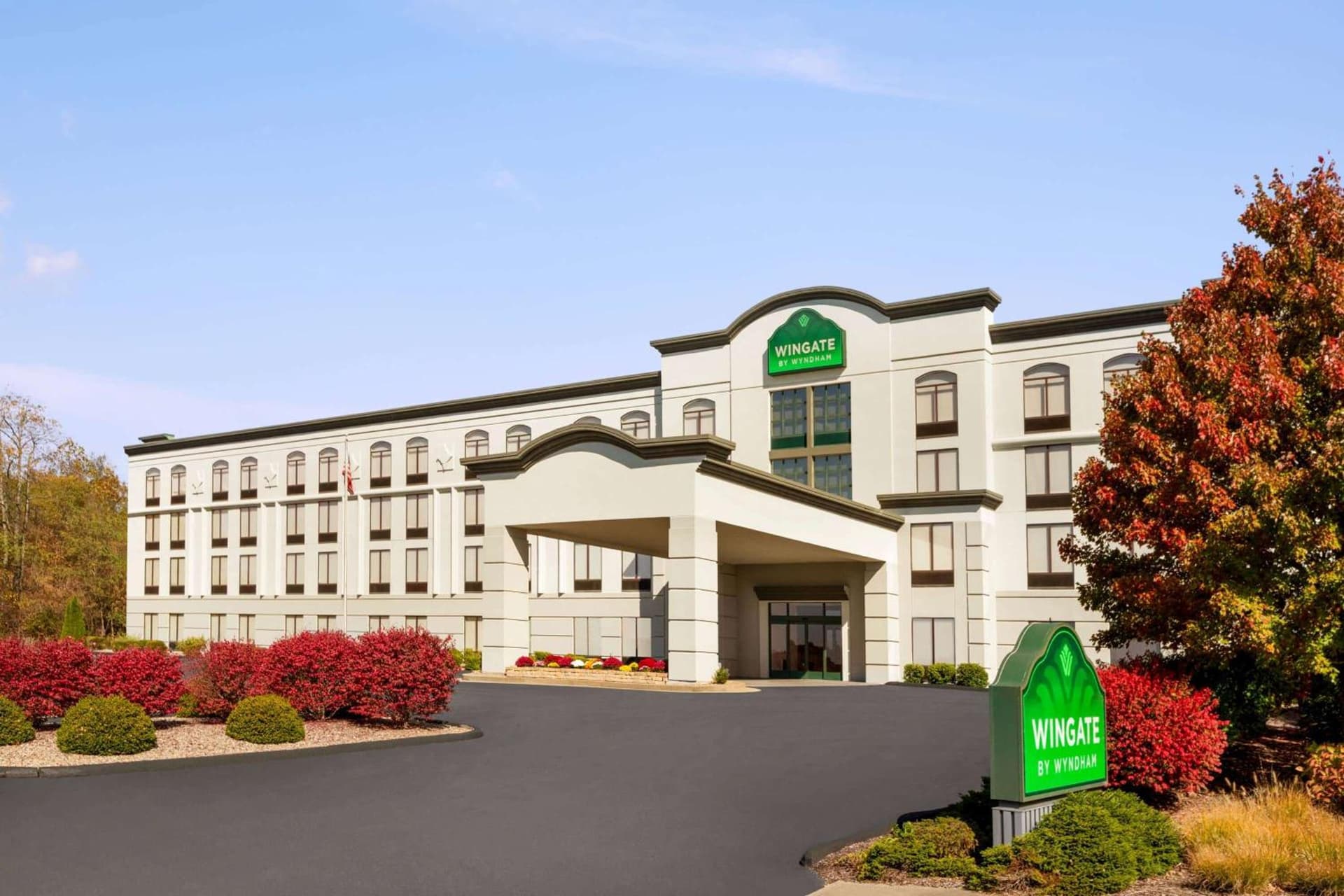 Wingate by Wyndham Bridgeport Clarksburg interior in Bridgeport, WV — gallery photo 2