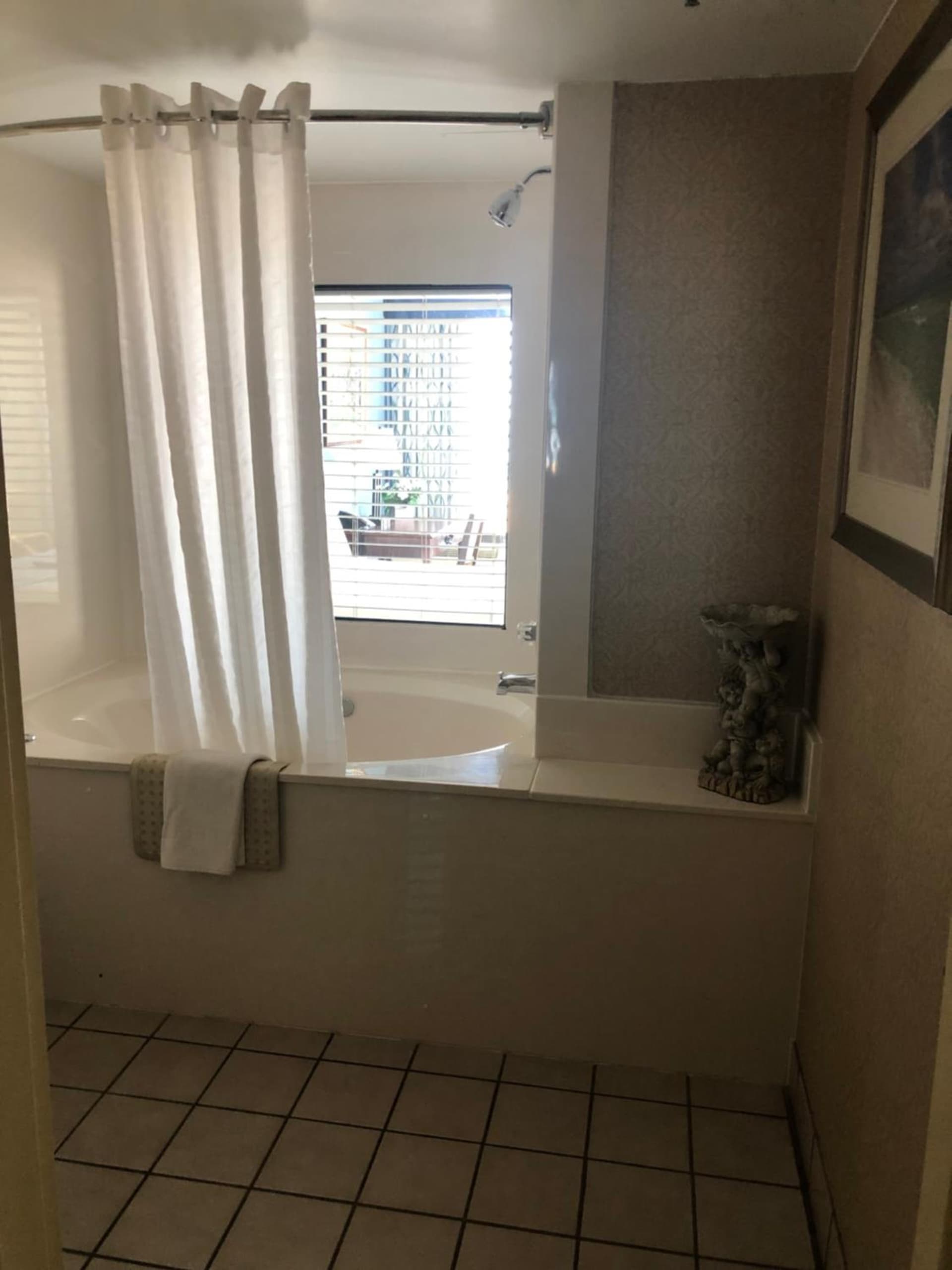 Capes Hotel gallery photo in Virginia Beach, VA — image 46