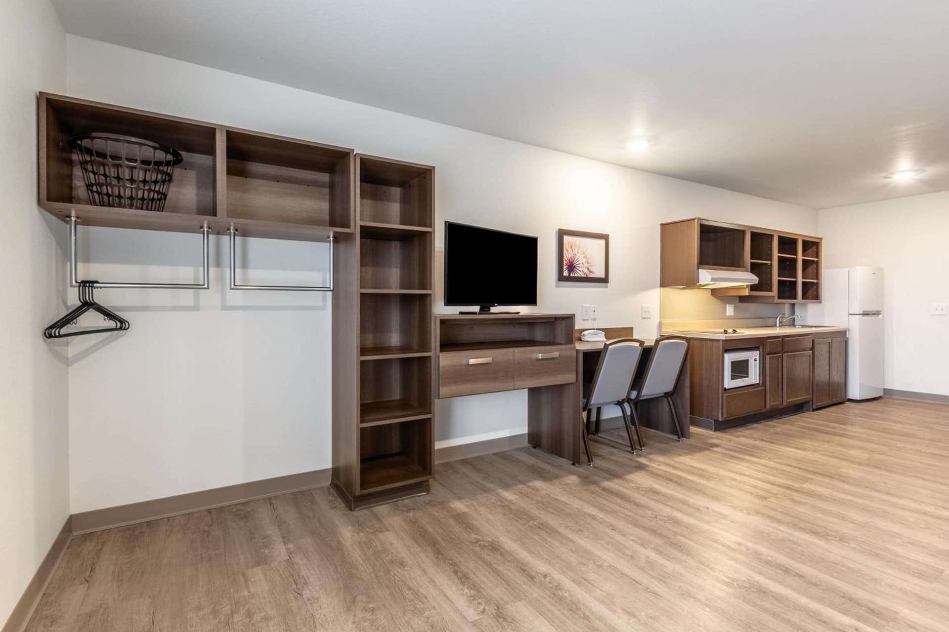 WoodSpring Suites Elgin - Chicago interior in Elgin, IL — gallery photo 2