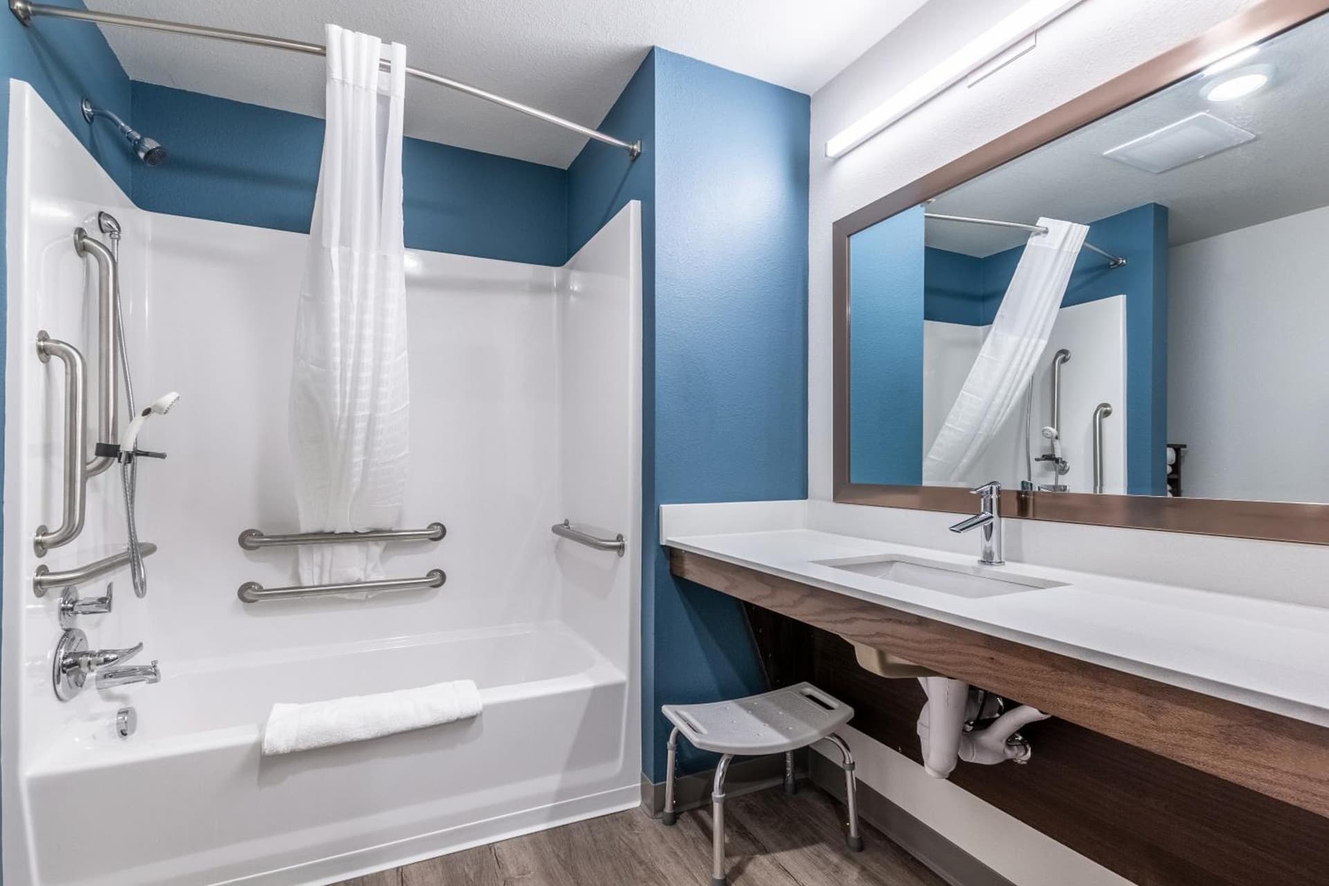 WoodSpring Suites Elgin - Chicago gallery photo in Elgin, IL — image 6