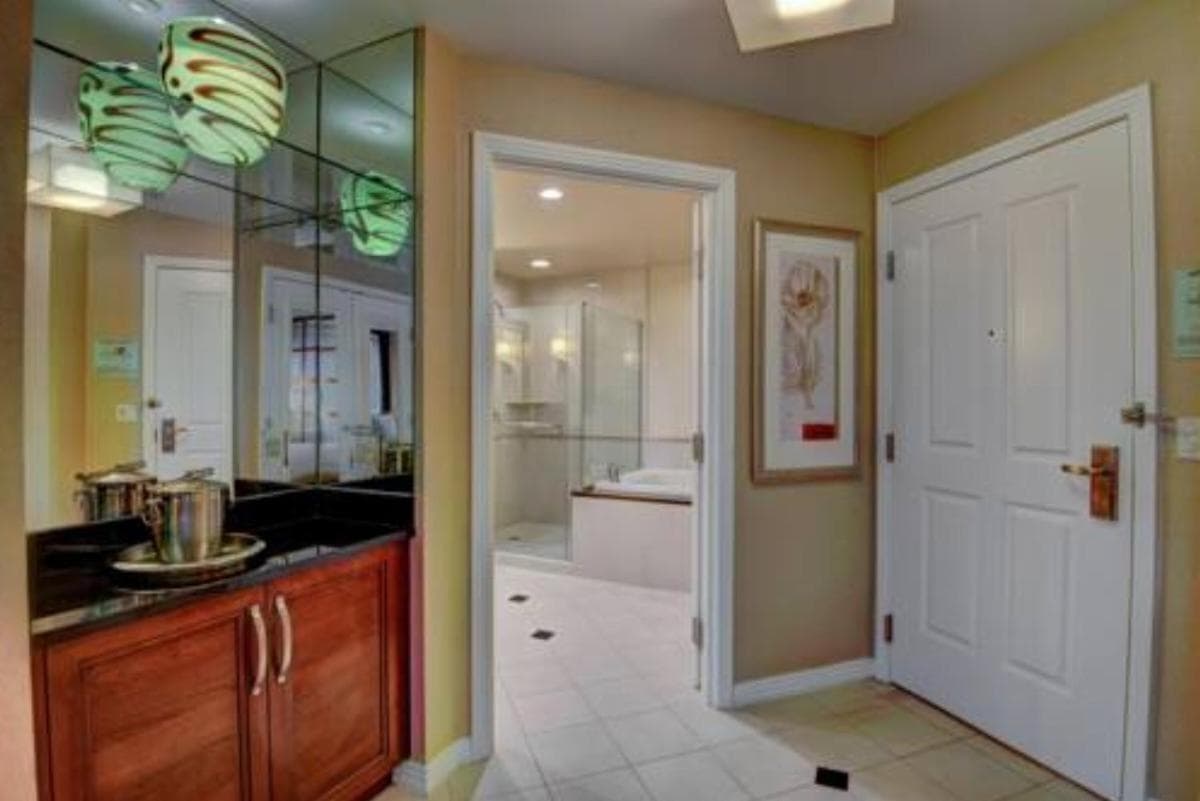 MGM Signature free parking No resort fee property views in Las Vegas, NV — gallery photo 3