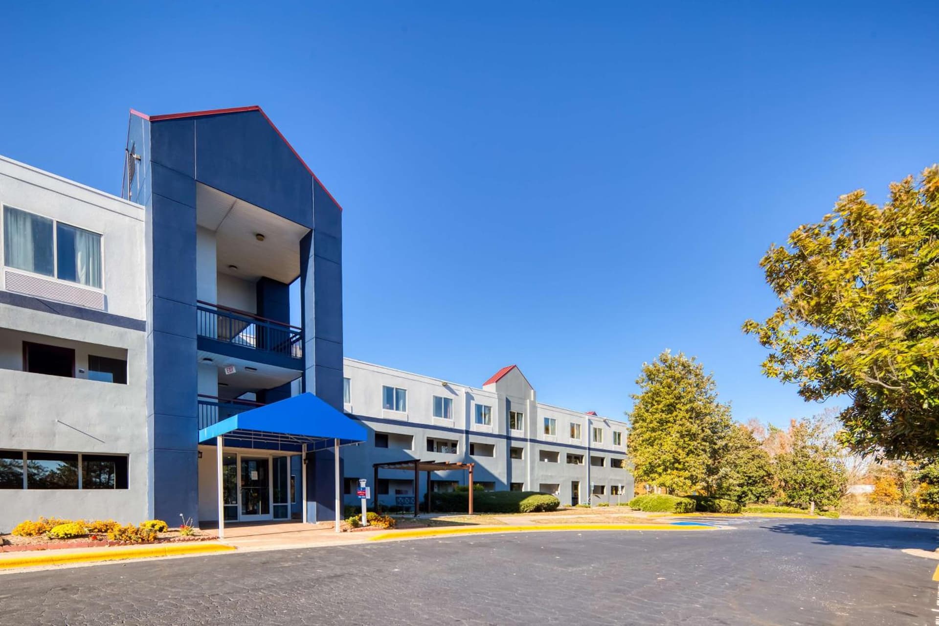 SureStay Plus Hotel by Best Western Durham Medical Center gallery photo in Durham, NC — image 17