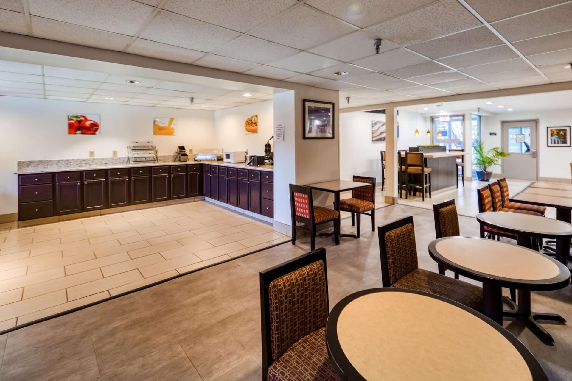 SureStay Plus Hotel by Best Western Durham Medical Center gallery photo in Durham, NC — image 15