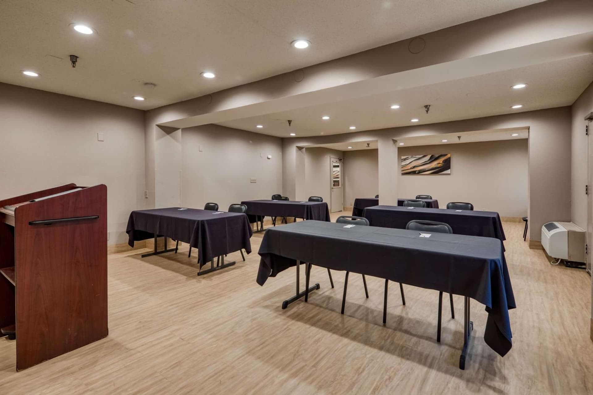 SureStay Plus Hotel by Best Western Durham Medical Center gallery photo in Durham, NC — image 16