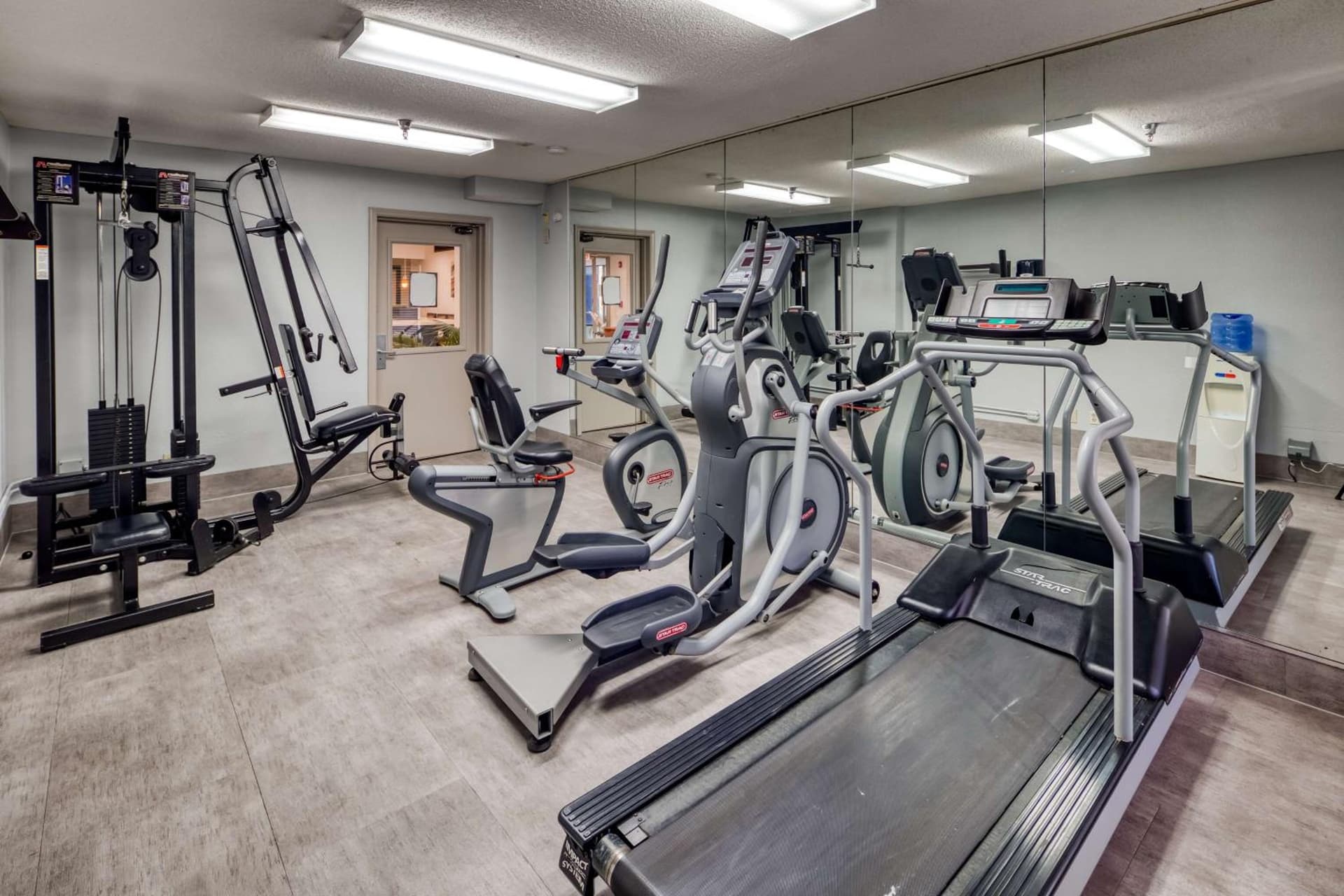 SureStay Plus Hotel by Best Western Durham Medical Center gallery photo in Durham, NC — image 32