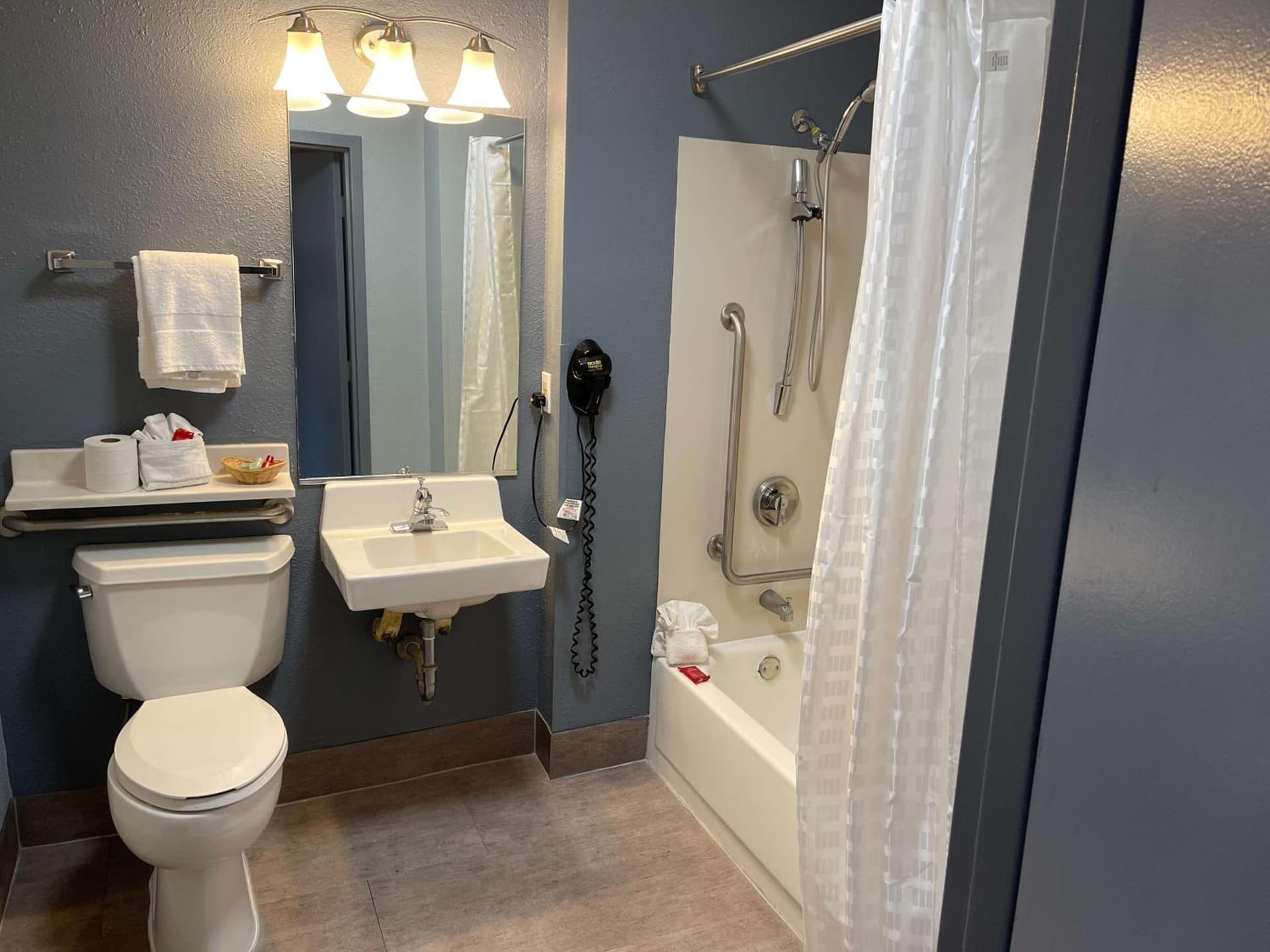 SureStay Plus Hotel by Best Western Durham Medical Center gallery photo in Durham, NC — image 31