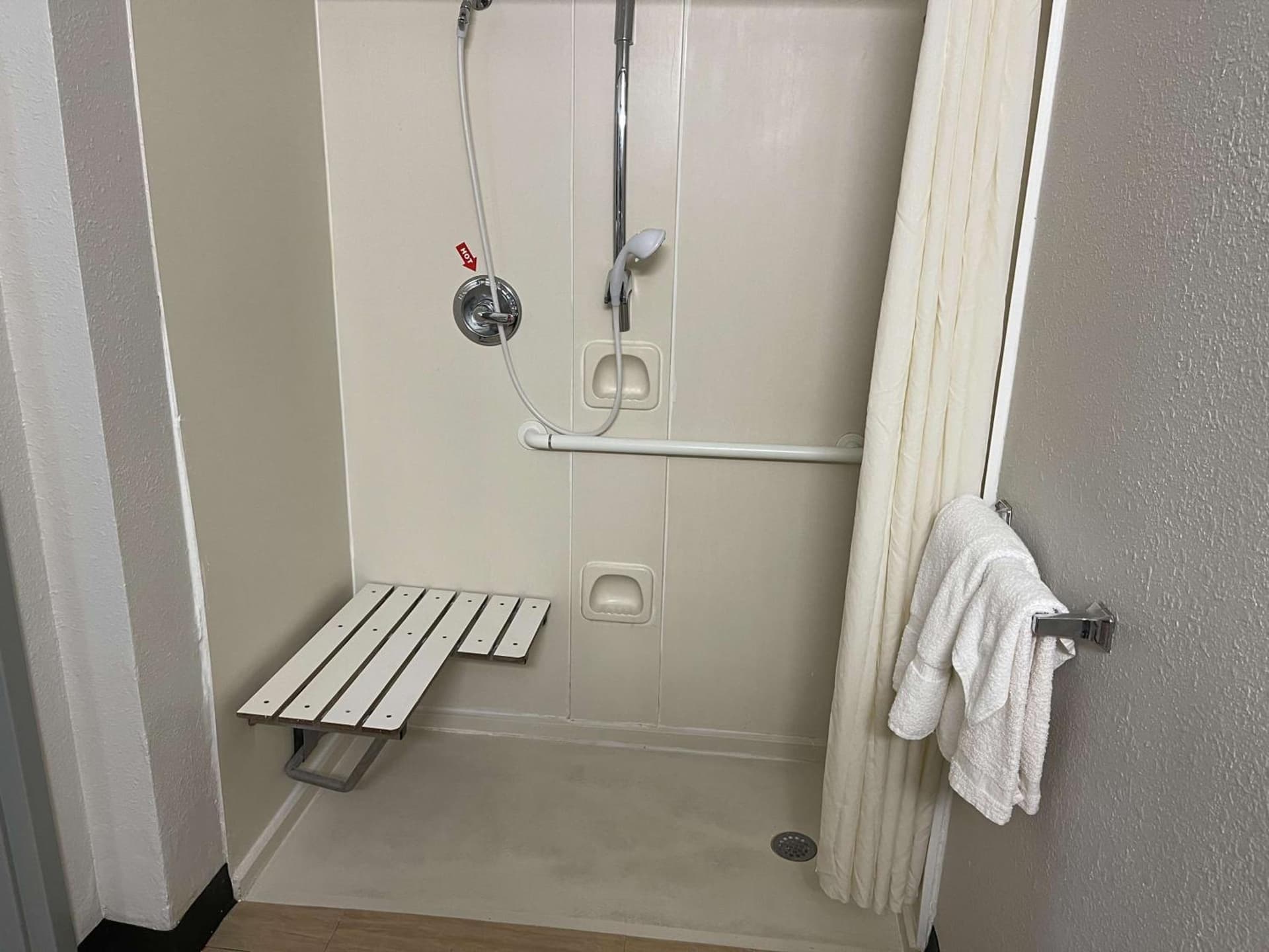 SureStay Plus Hotel by Best Western Durham Medical Center gallery photo in Durham, NC — image 10