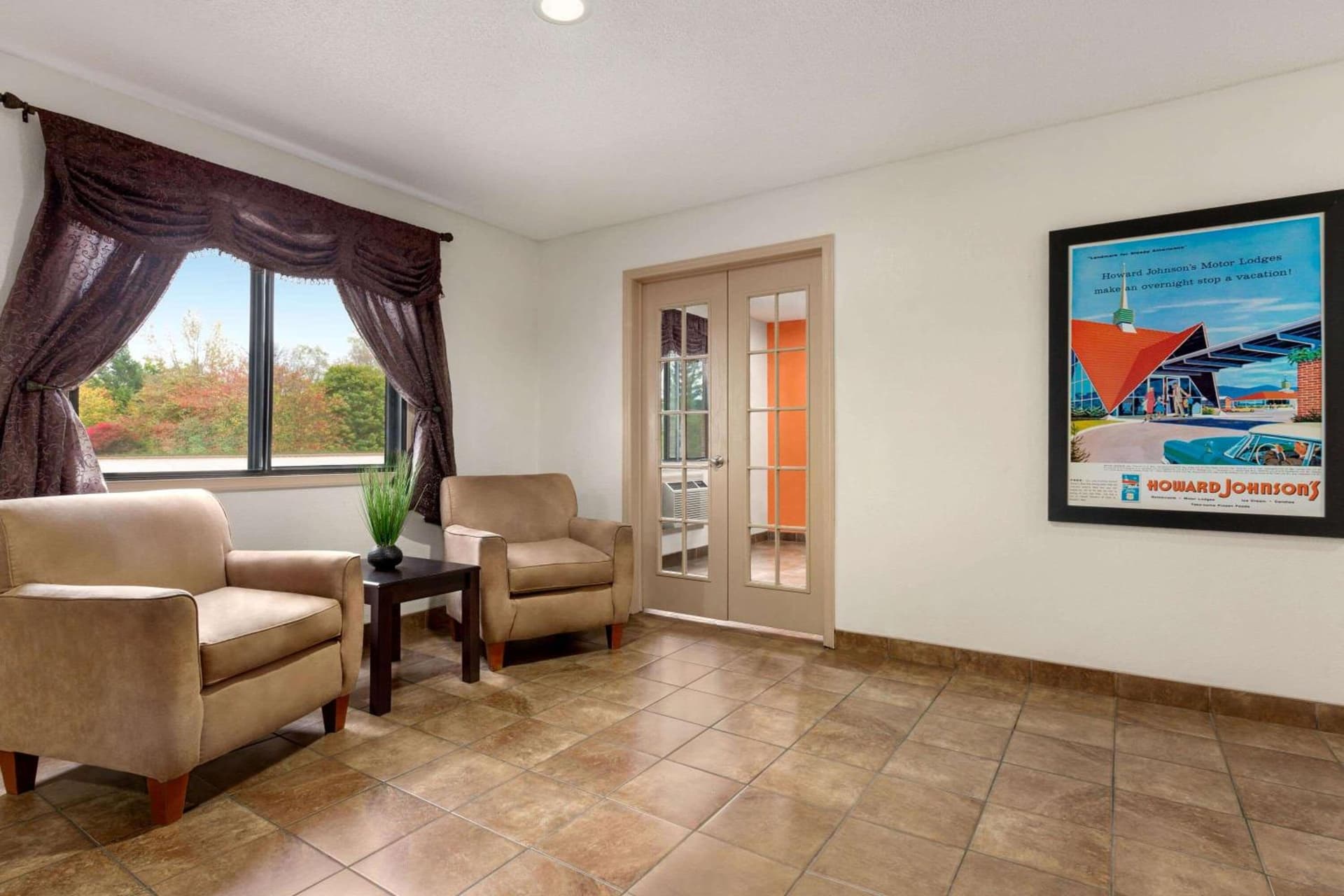 Howard Johnson by Wyndham Waterloo/Cedar Falls gallery photo in Waterloo, IA — image 23