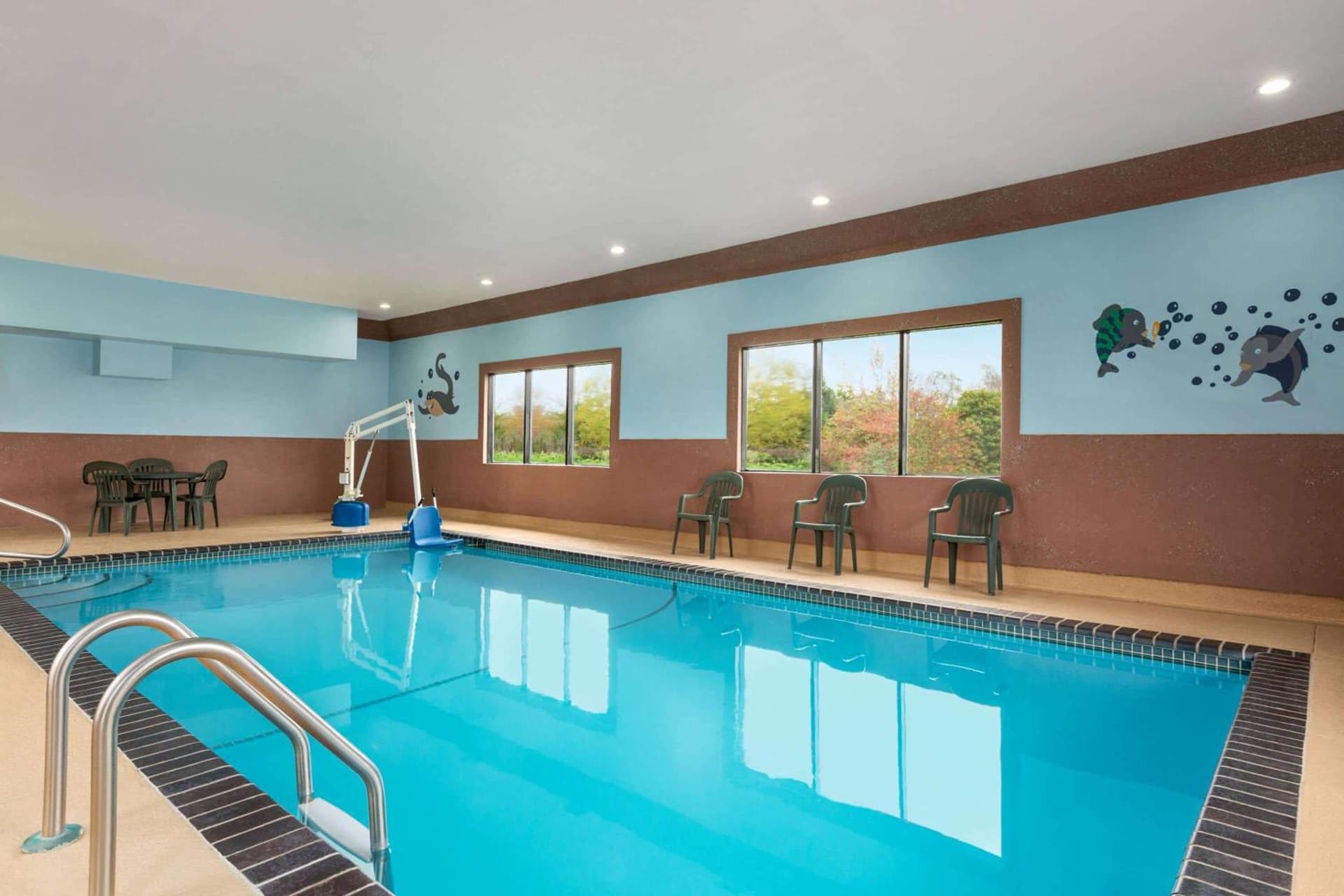 Howard Johnson by Wyndham Waterloo/Cedar Falls gallery photo in Waterloo, IA — image 7