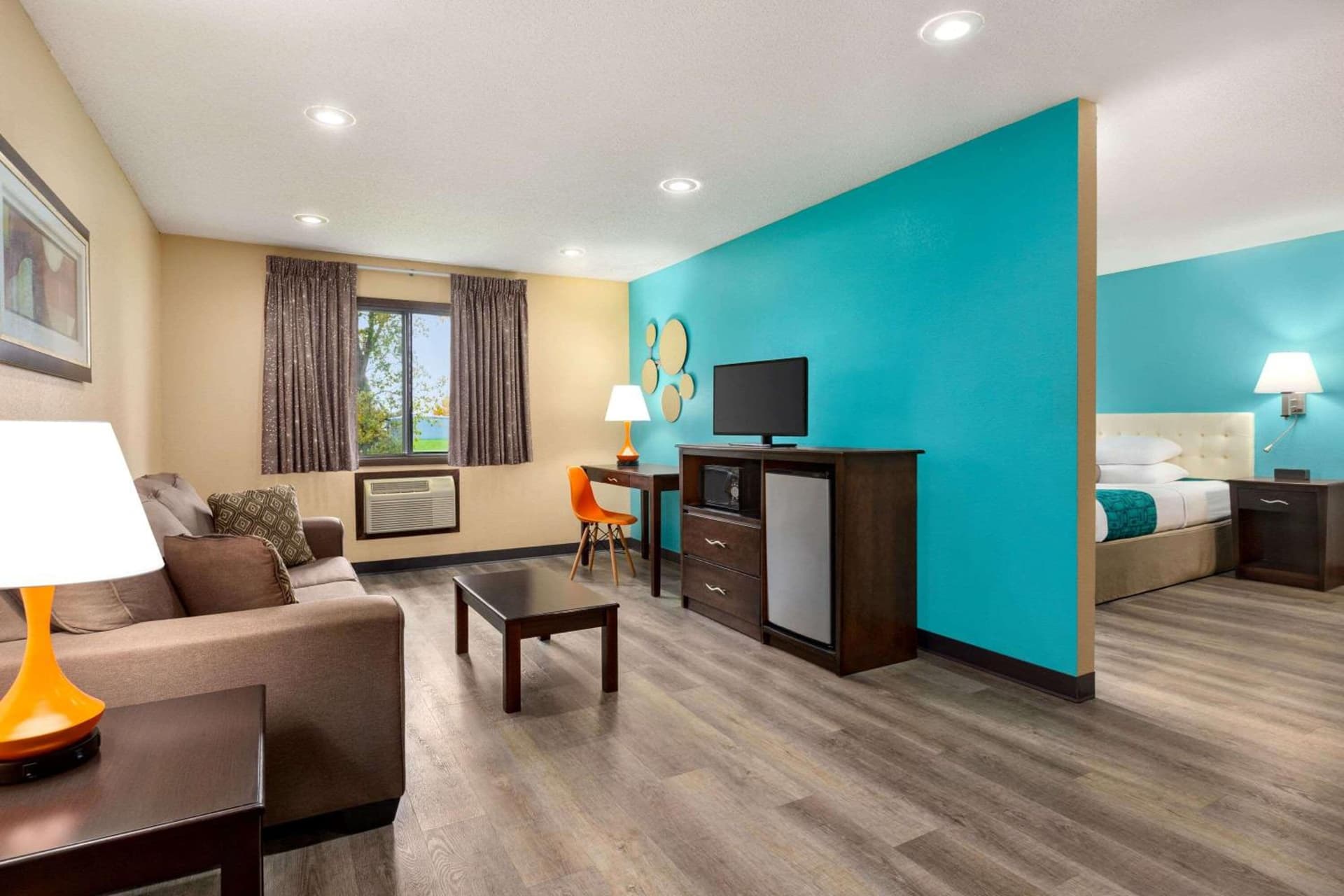 Howard Johnson by Wyndham Waterloo/Cedar Falls gallery photo in Waterloo, IA — image 4