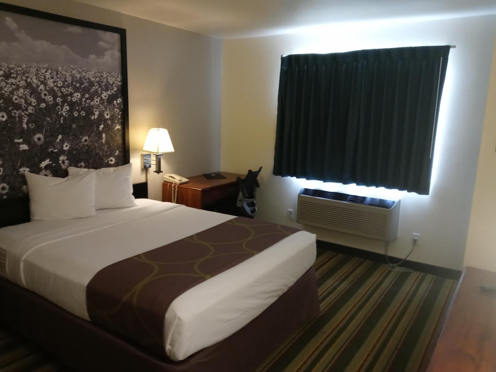 Super 8 by Wyndham Windsor gallery photo in Windsor, CO — image 46