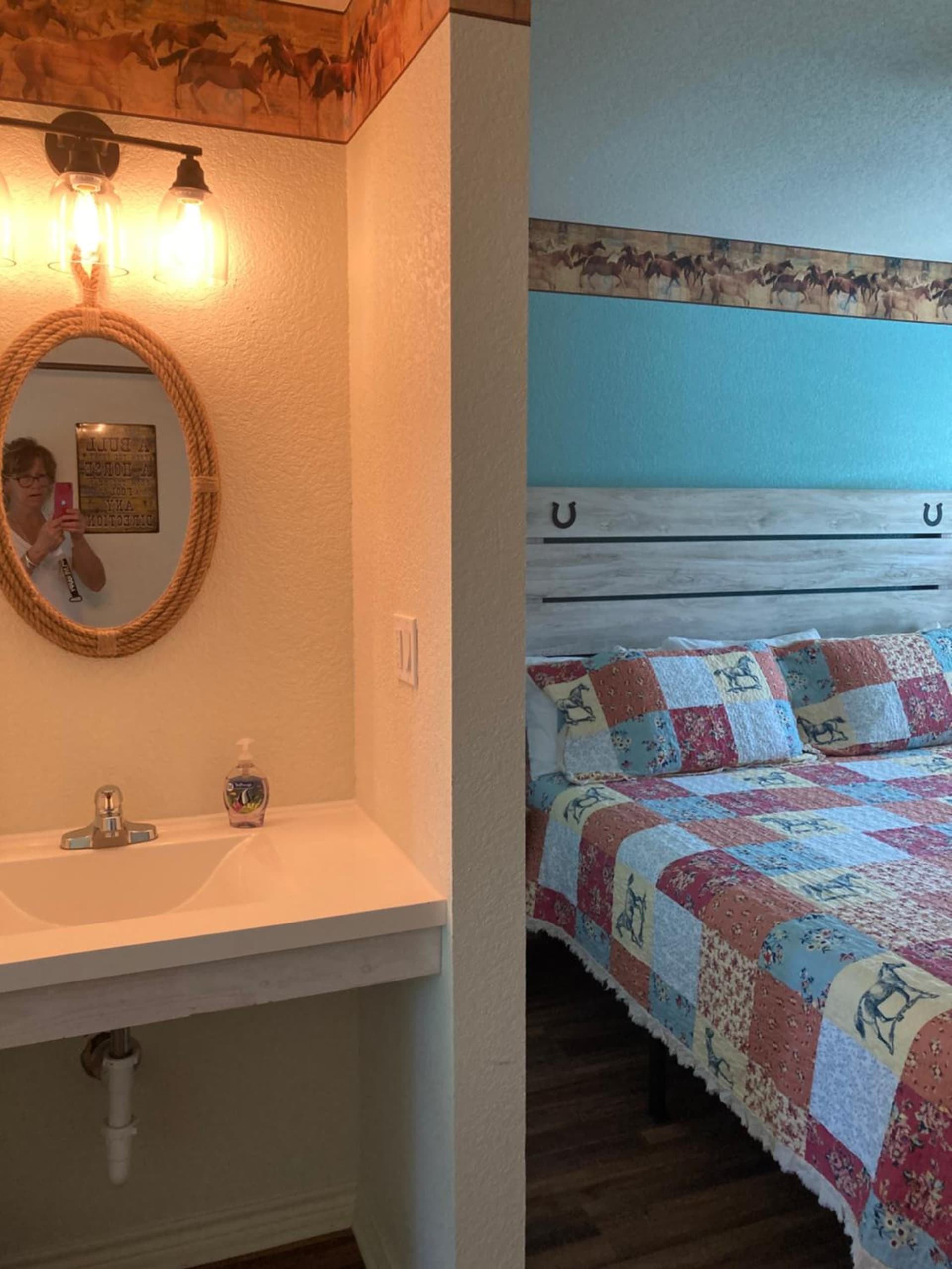 Horseshoe Riverside Lodge gallery photo in Canyon Lake, TX — image 23