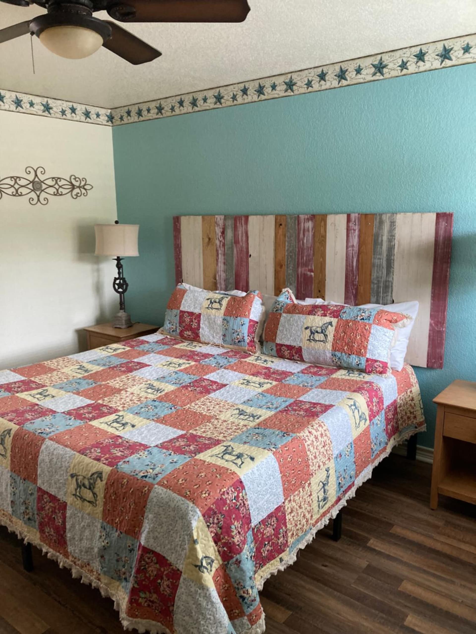 Horseshoe Riverside Lodge gallery photo in Canyon Lake, TX — image 40