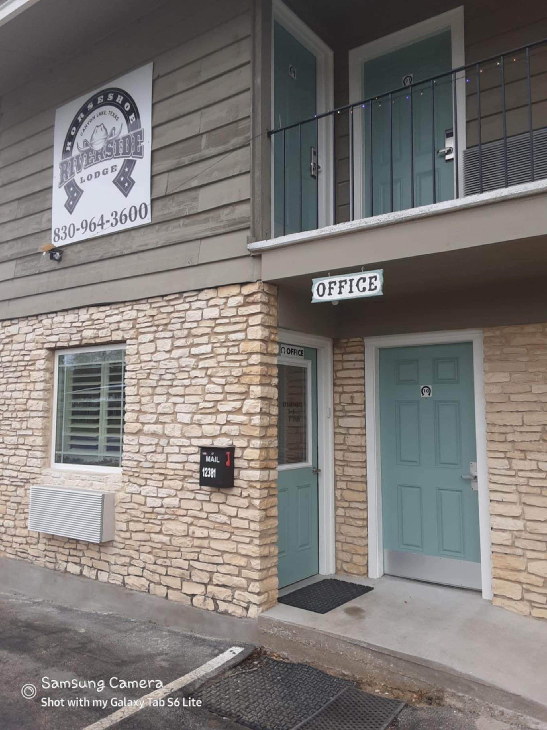 Horseshoe Riverside Lodge gallery photo in Canyon Lake, TX — image 19