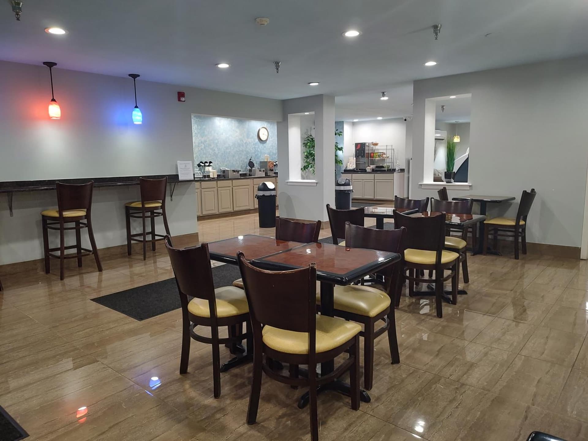 Hilltop Inn & Suites, near Foxwoods Casino gallery photo in North Stonington — image 18