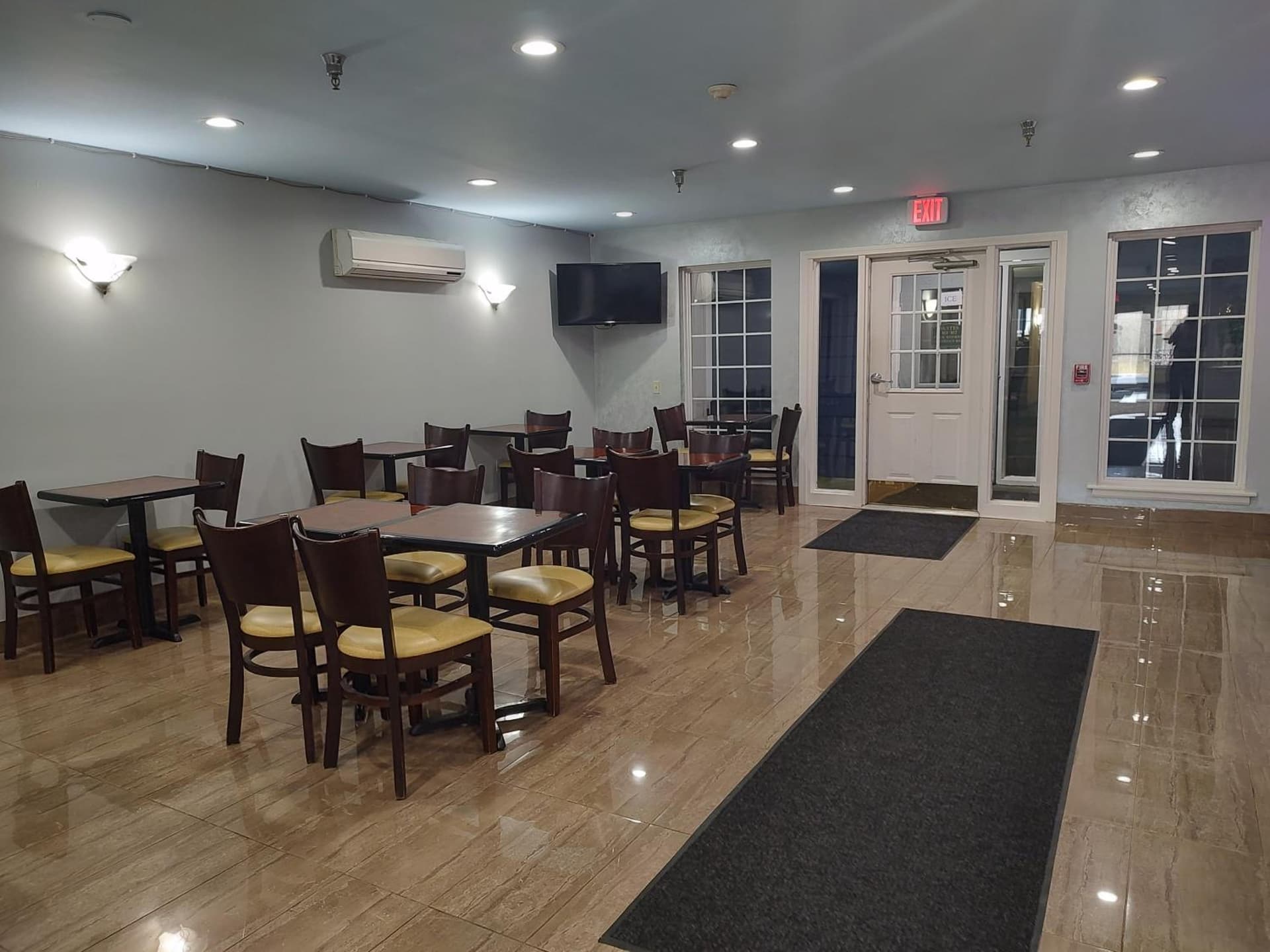 Hilltop Inn & Suites, near Foxwoods Casino gallery photo in North Stonington — image 72