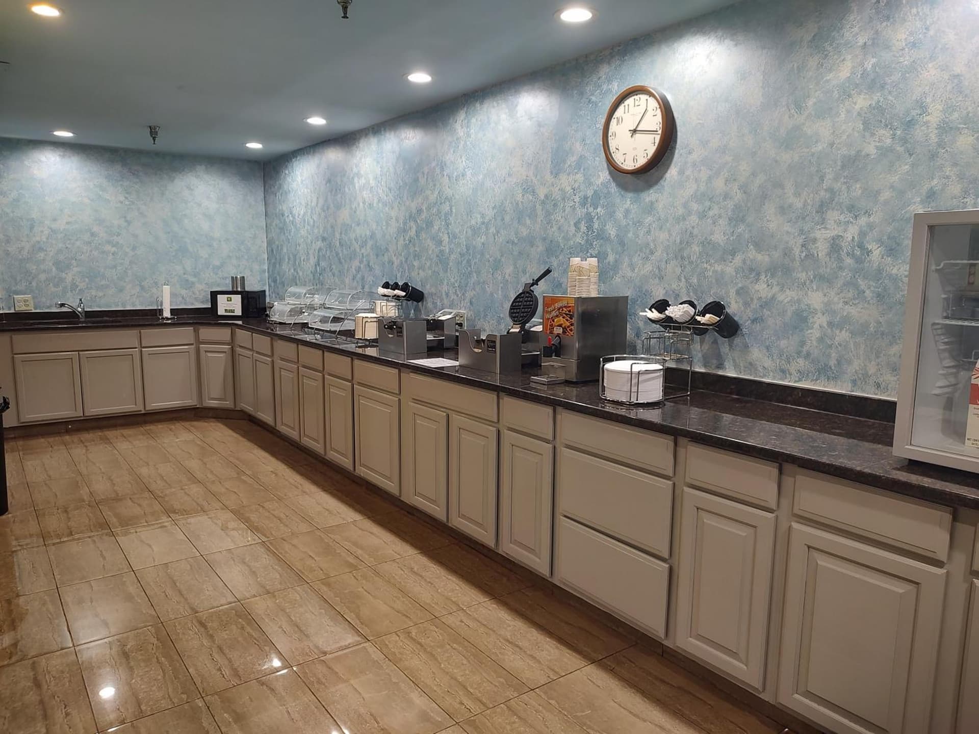 Hilltop Inn & Suites, near Foxwoods Casino gallery photo in North Stonington — image 10