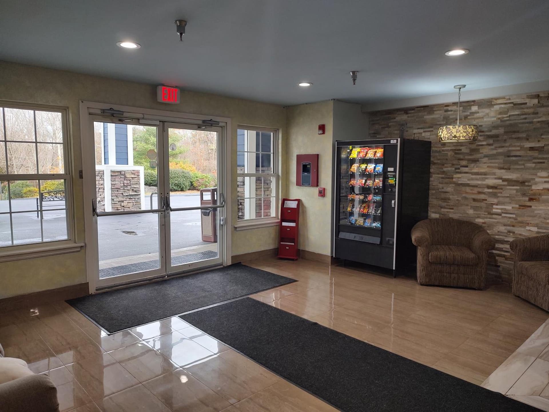 Hilltop Inn & Suites, near Foxwoods Casino gallery photo in North Stonington — image 20