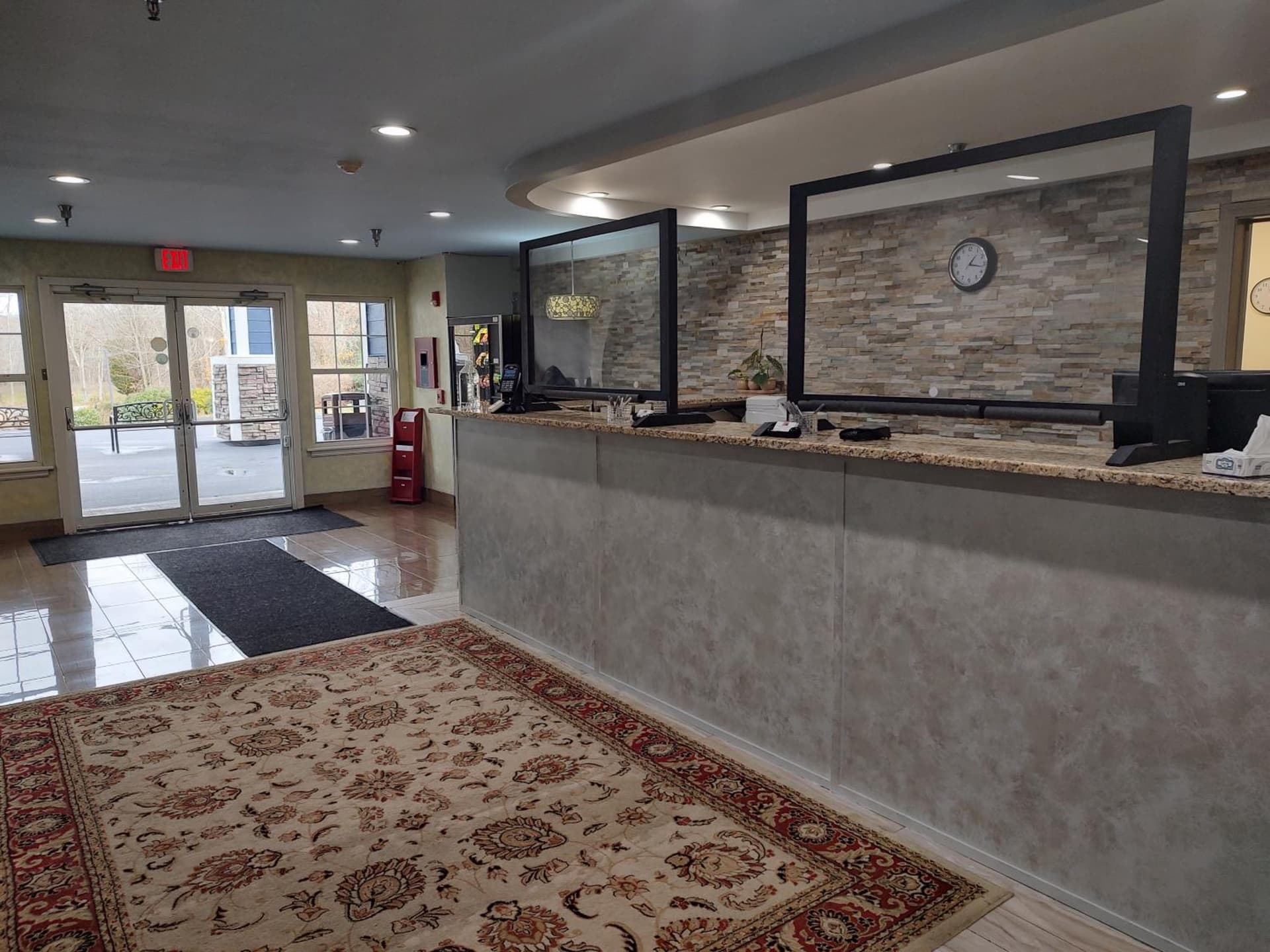 Hilltop Inn & Suites, near Foxwoods Casino gallery photo in North Stonington — image 17