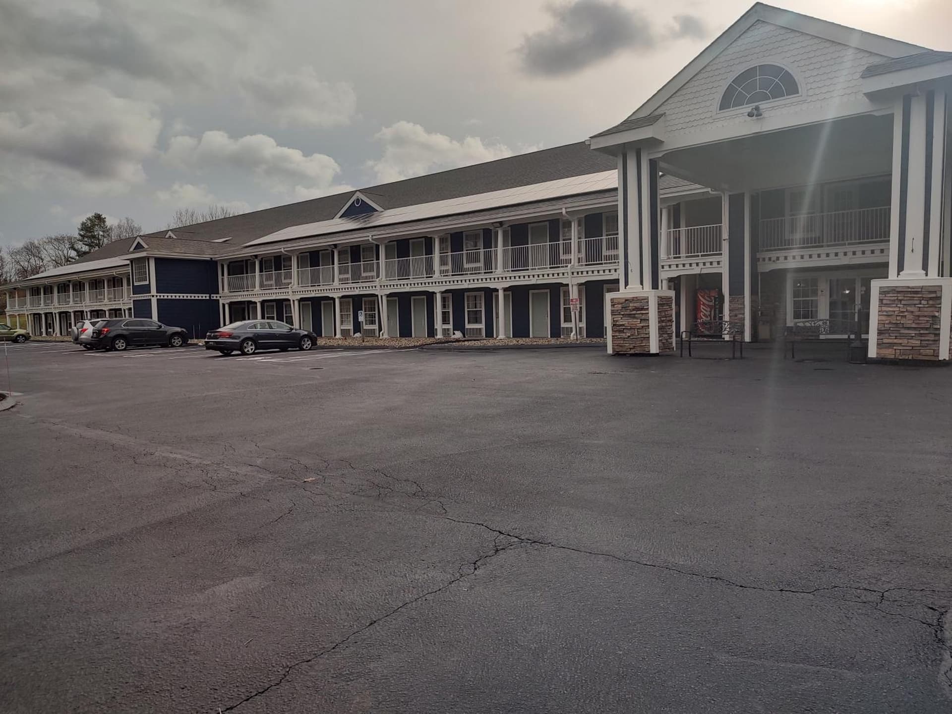 Hilltop Inn & Suites, near Foxwoods Casino gallery photo in North Stonington — image 8