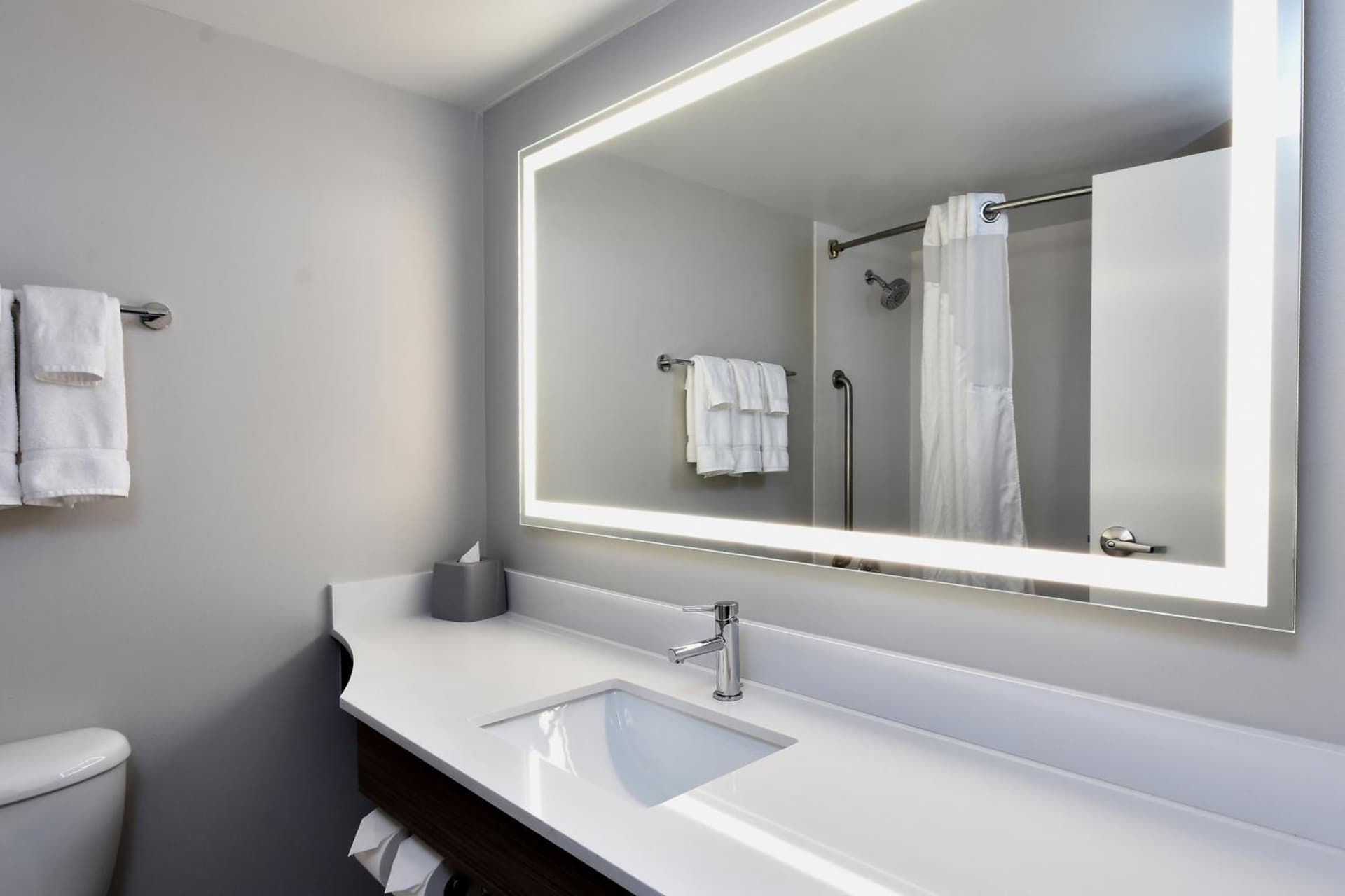 Holiday Inn Express Richmond I-64 Short Pump Area by IHG interior in Richmond, VA — gallery photo 2