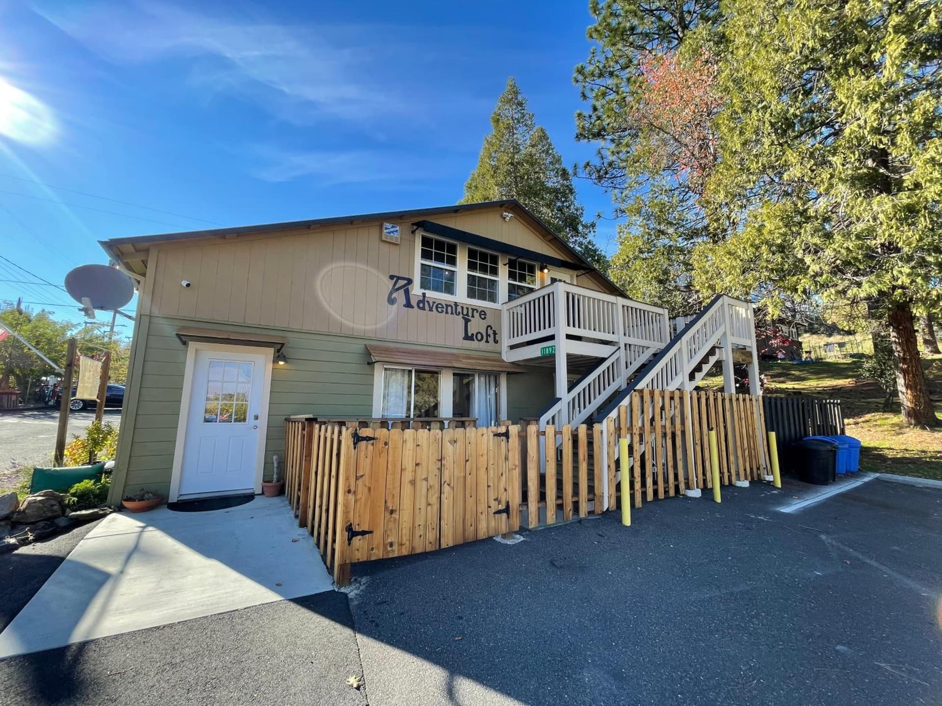 Yosemite Basecamp interior in Groveland, CA — gallery photo 2