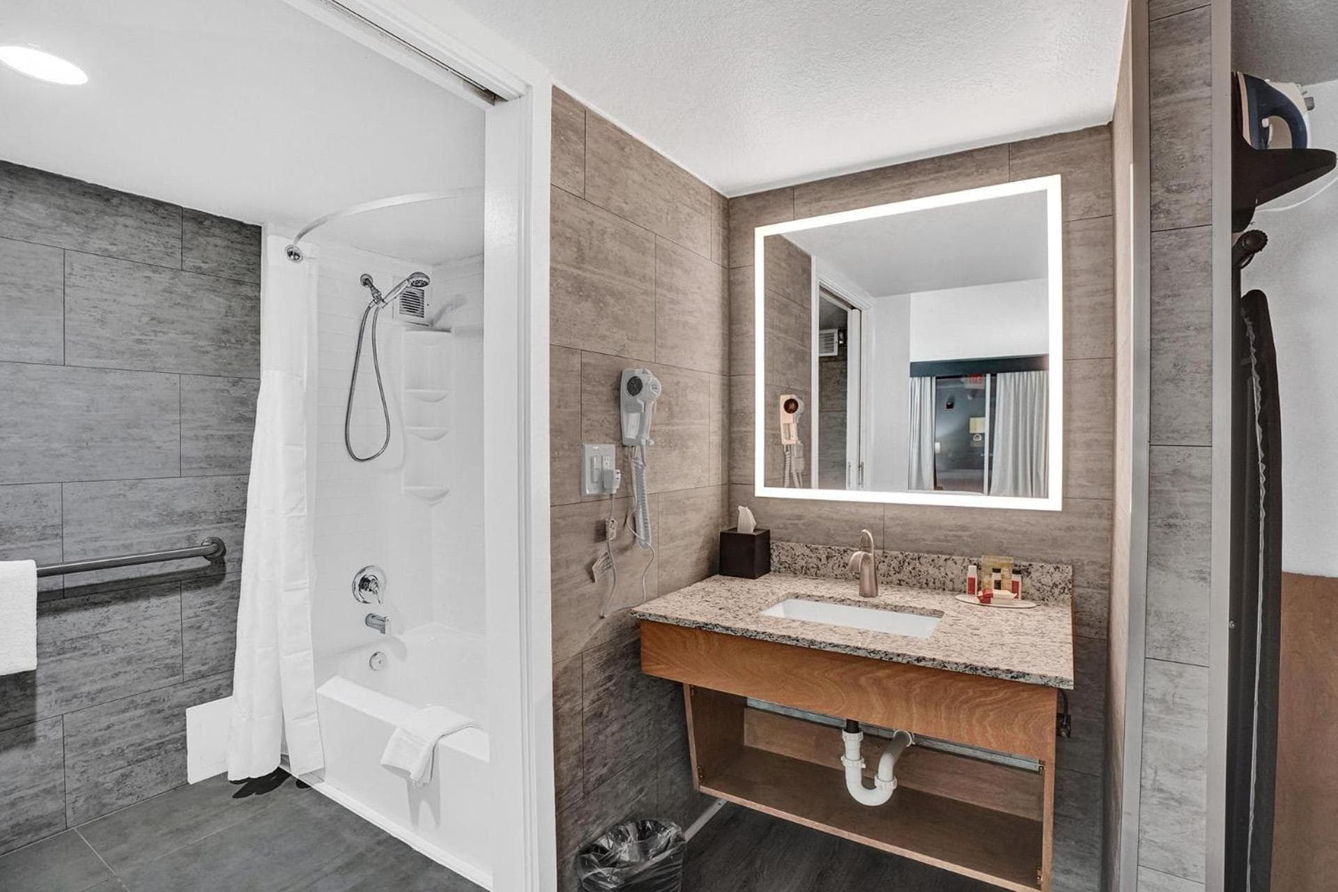 The Harrison Hotel Downtown Hollywood FL, an Ascend Collection Hotel gallery photo in Hollywood, FL — image 33