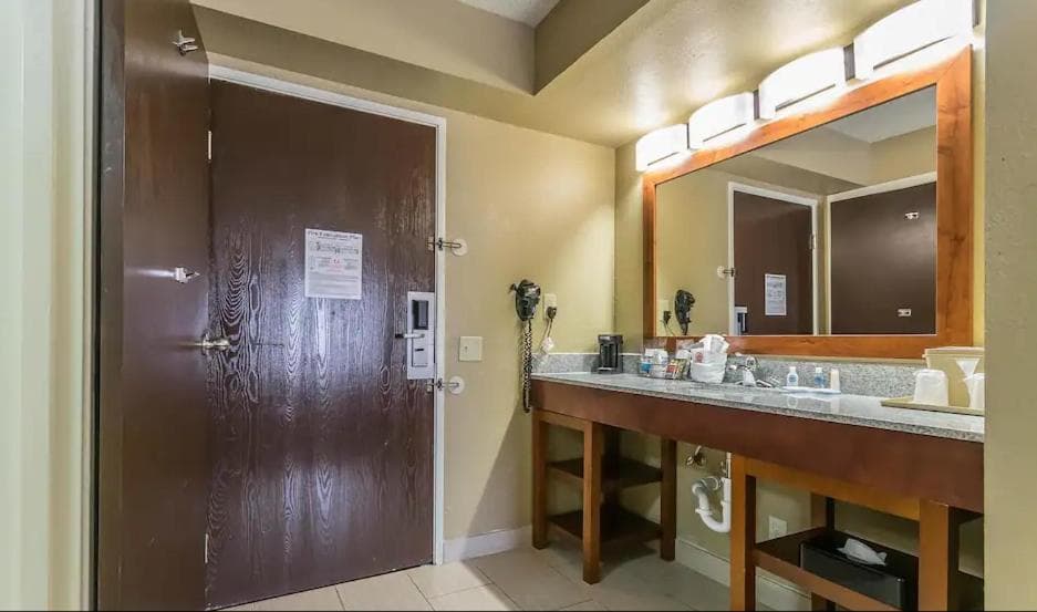 Comfort Inn & Suites Lexington - Hamburg I-75 gallery photo in Lexington, KY — image 9