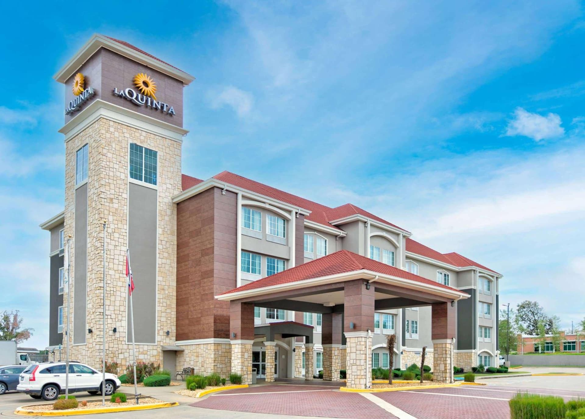 La Quinta Inn & Suites by Wyndham Little Rock - Bryant featured exterior or lobby in Bryant, AR — similar hotel