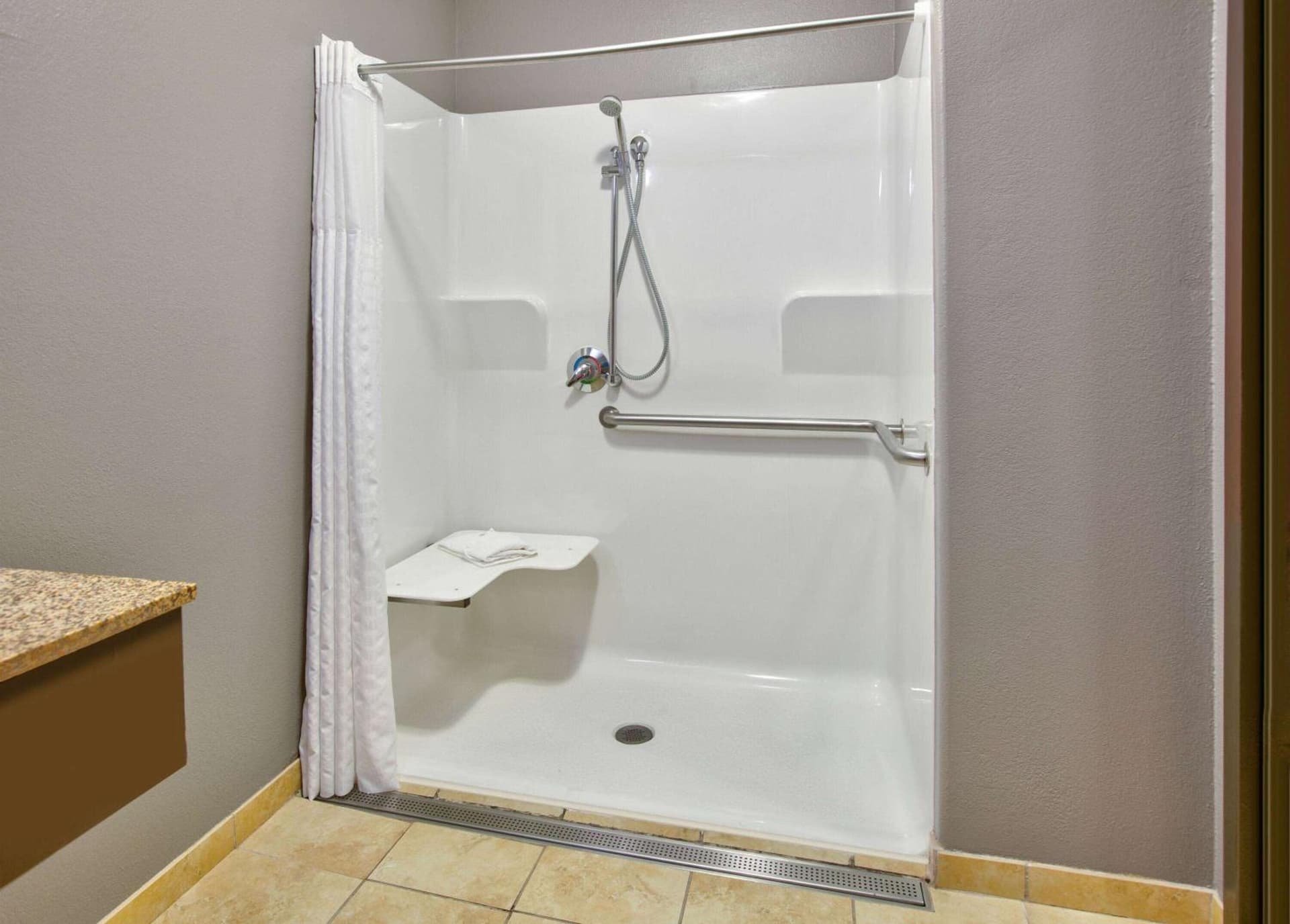 La Quinta Inn & Suites by Wyndham Little Rock - Bryant gallery photo in Bryant, AR — image 7