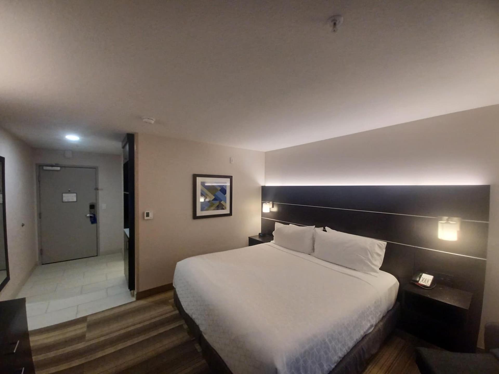 Holiday Inn Express & Suites Lincoln City by IHG interior in Lincoln City, OR — gallery photo 2