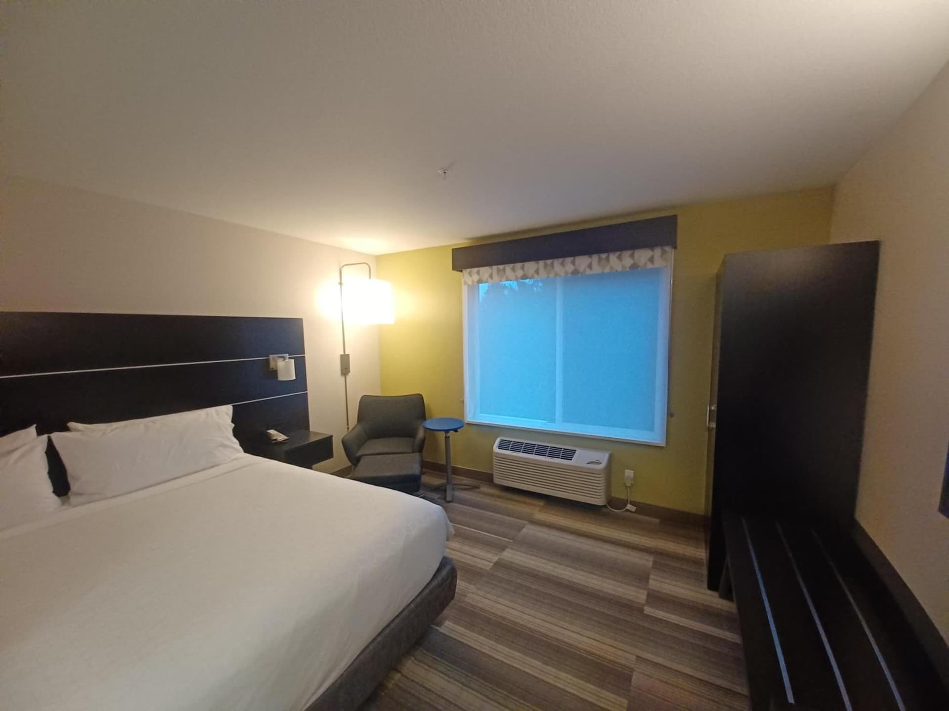 Holiday Inn Express & Suites Lincoln City by IHG property views in Lincoln City, OR — gallery photo 3
