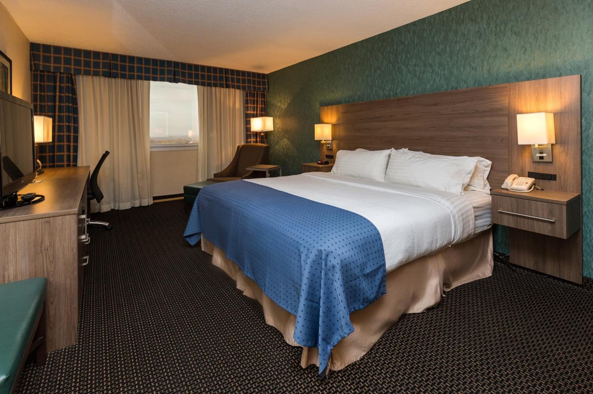 Holiday Inn Des Moines-Downtown-Mercy Campus by IHG property views in Des Moines, IA — gallery photo 3