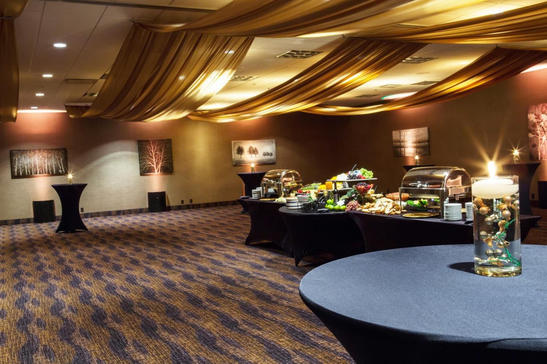 Holiday Inn Des Moines-Downtown-Mercy Campus by IHG interior in Des Moines, IA — gallery photo 2